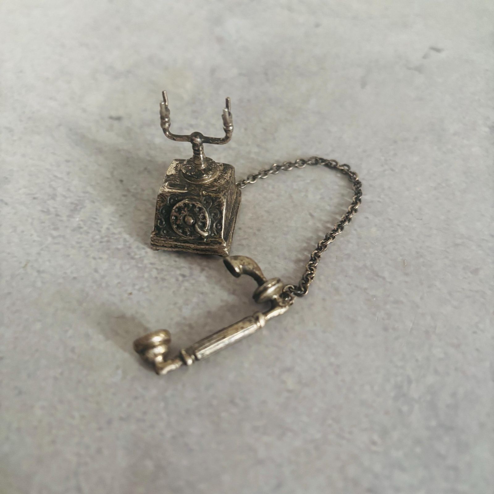 photo for sale Zeldzame vintage Italiaans sterling zilver miniatuurtelefoon, Medusa Oro