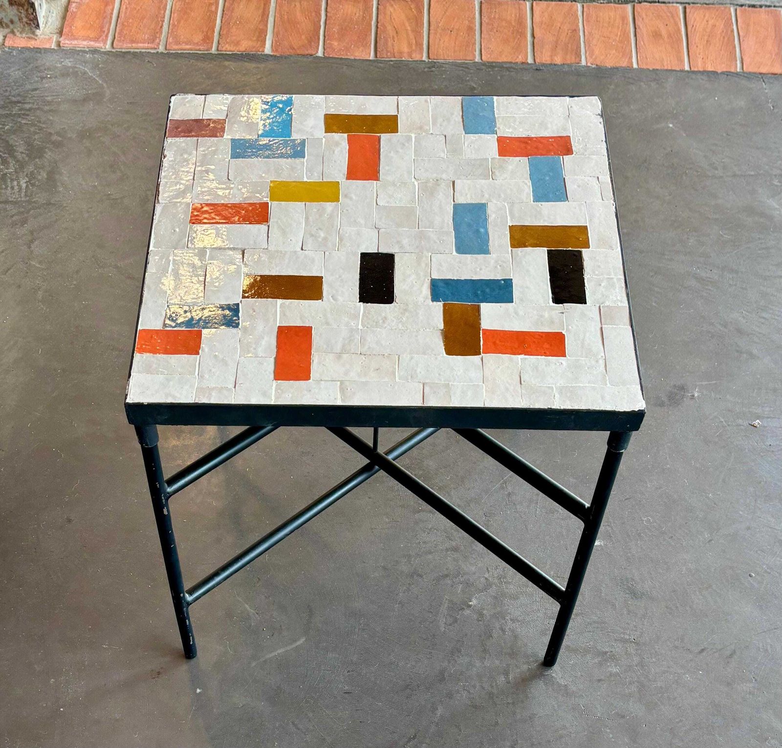 Table basse carrée en zellige marocain, 60 cm - Table d'appoint artisanale colorée - Mobilier berbère fait main photo for sale