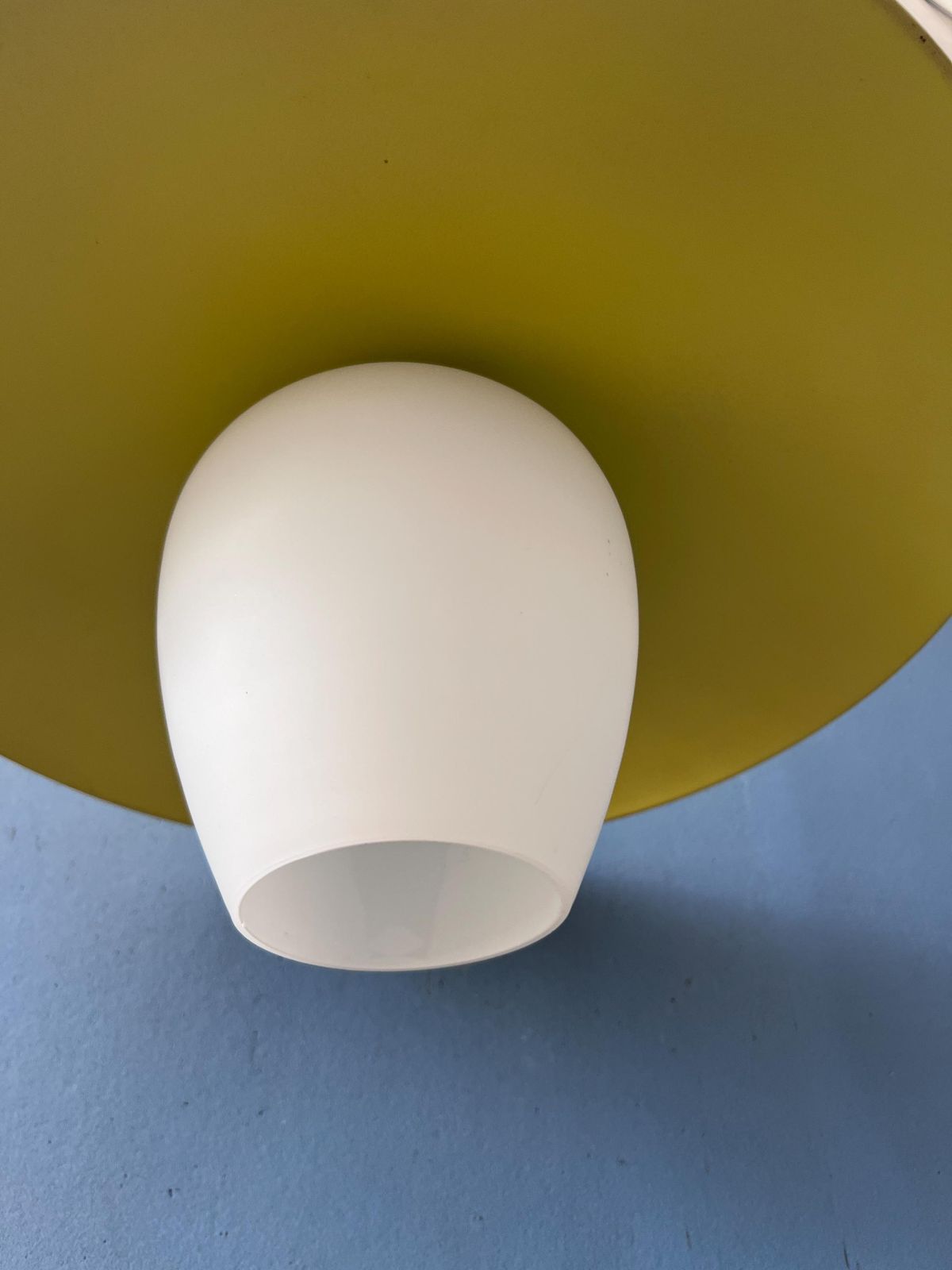 197.0 Mid-Century Opaline Glazen Hanglamp Met Gele Metalen Kap photo