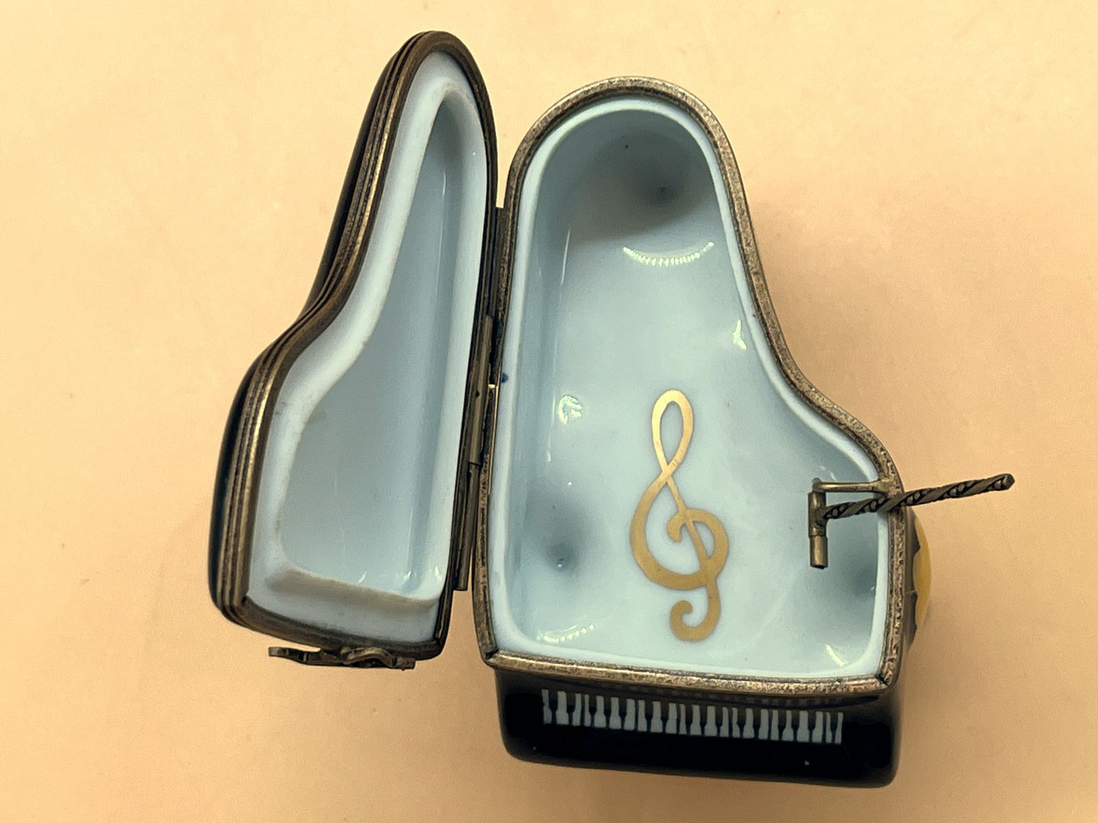 Limoges Porcelain France Hinged Piano Hand Painted Black Trinket / Jewelry Box. photo vinterior