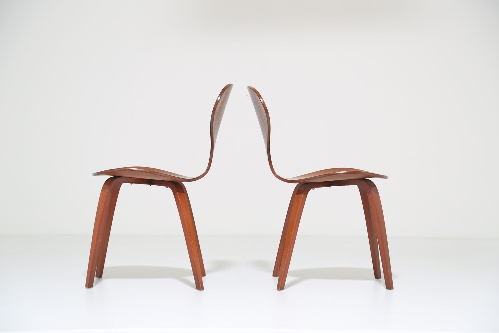 625.0 Mid-Century Modern walnootfineer zijstoel toegeschreven aan Norman Cherner voor Plycraft, jaren 1960 photo