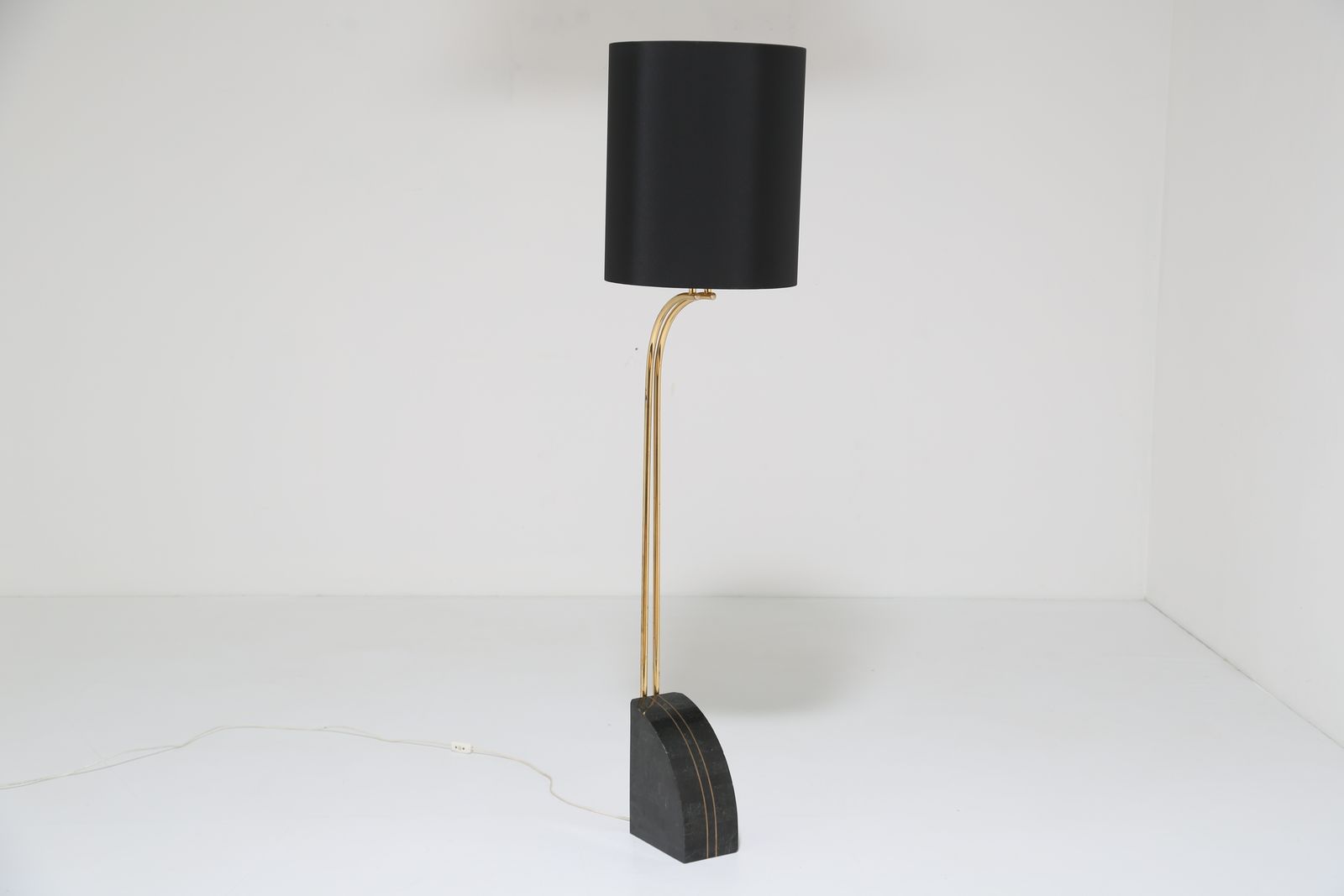 Mid Century Modern Italian Brass & Black Marble Arch Floor Lamp, 1970s.