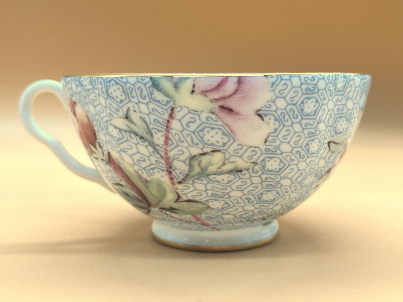 Wedgwood China Cuckoo Blue Design theekop op voet met schotel. photo buy