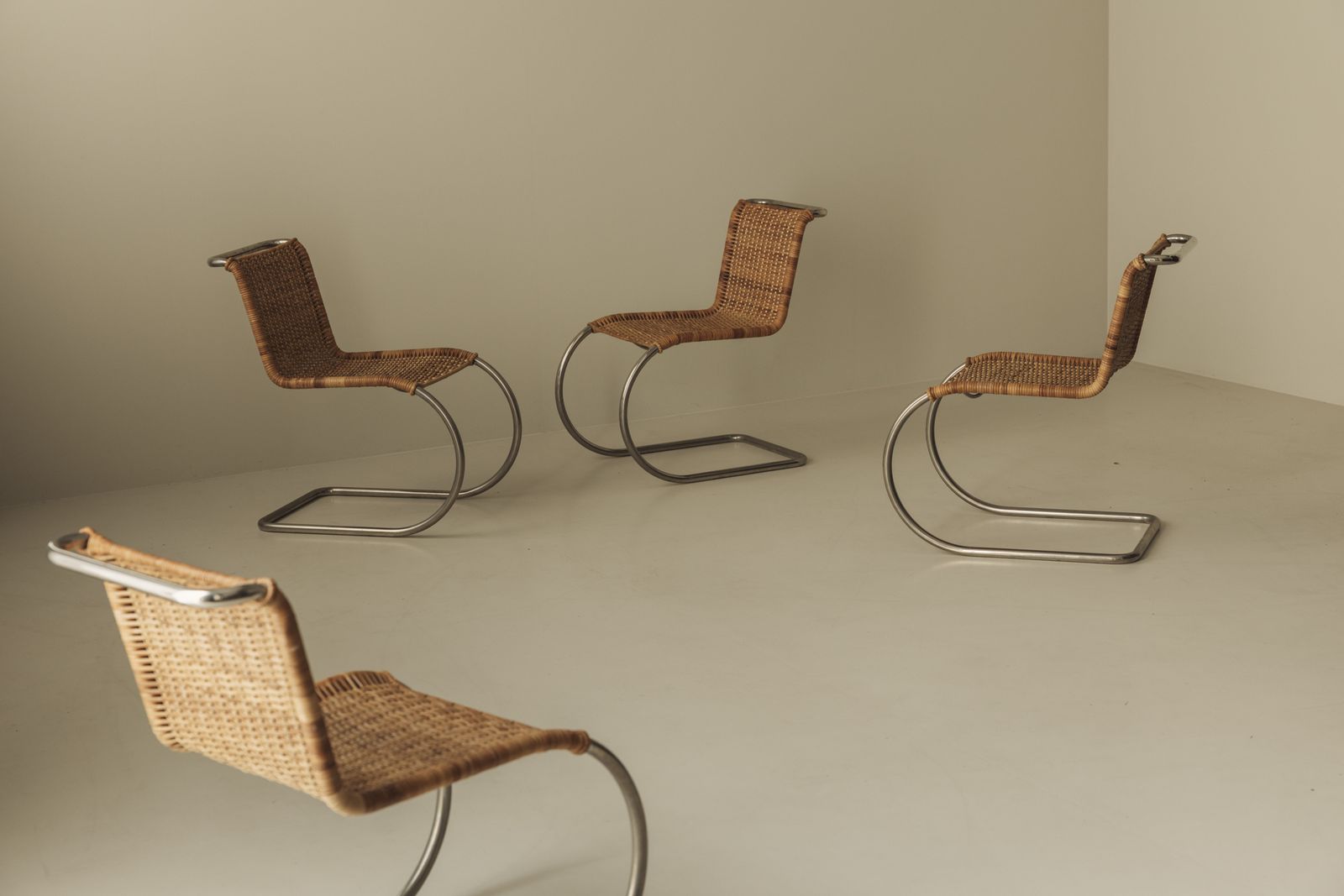 Set B42 Cantilever Dining Chairs by Ludwig Mies Van Der Rohe voor Tecta, jaren 1970 photo furniture