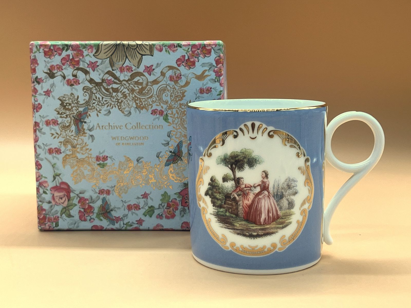 Wedgwood China Archive Collection Rendezvous Design kleine mok in originele doos.