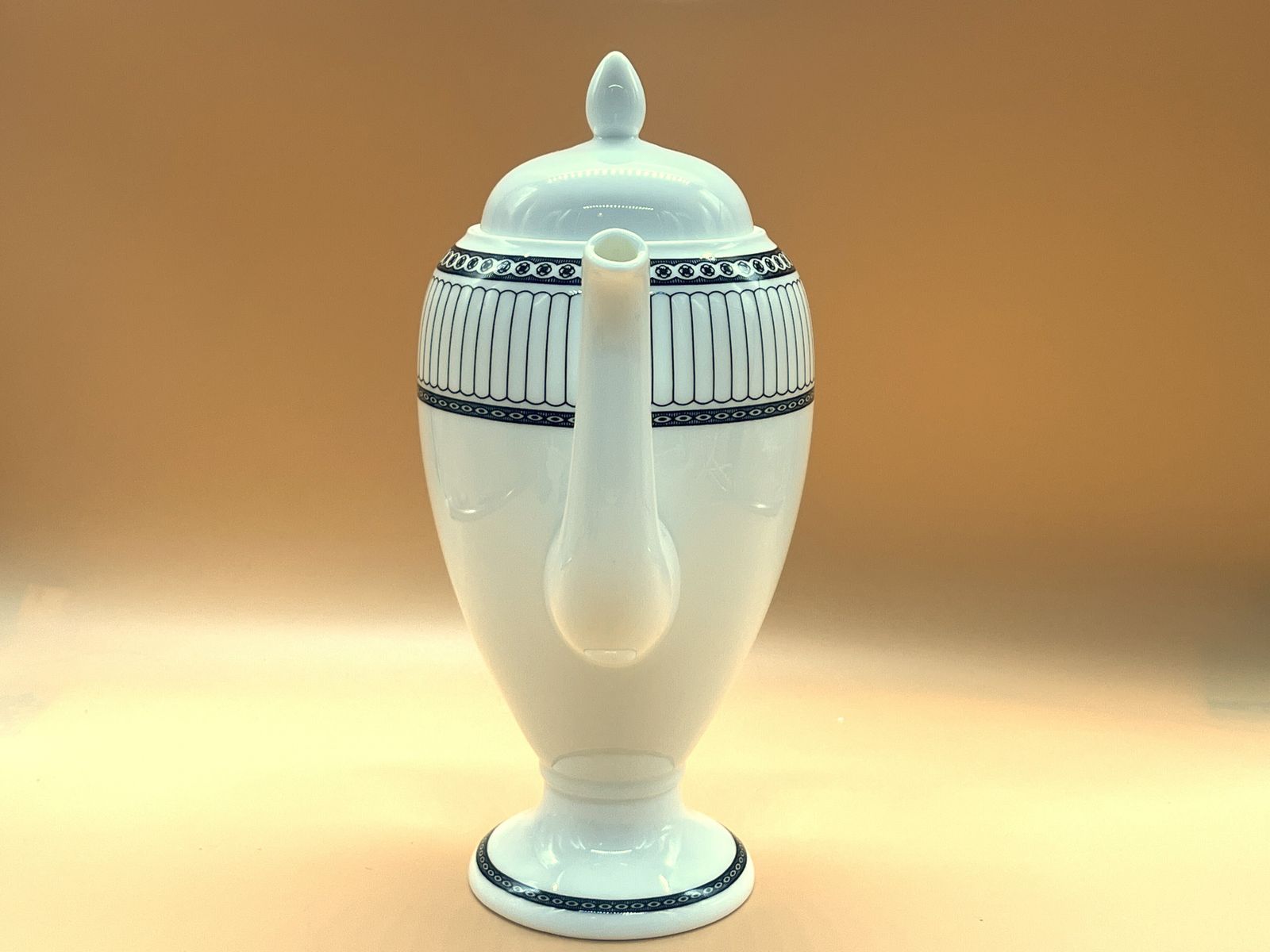 Wedgwood China Large 2 Pint Capacity Colonnade Design Coffee Pot. W4340. photo furniture