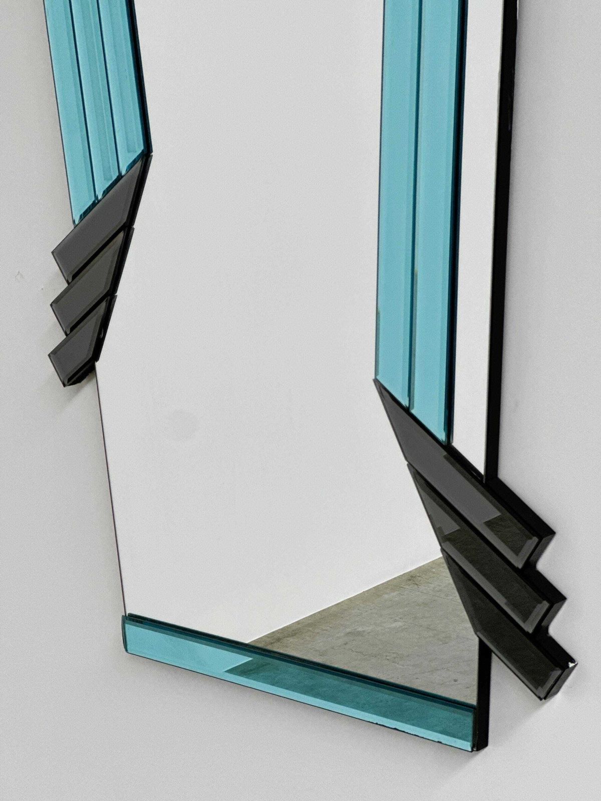 Postmoderne geometrische spiegel met blauw en donkergrijs gerookt glas, jaren 1980 photo 1029.0
