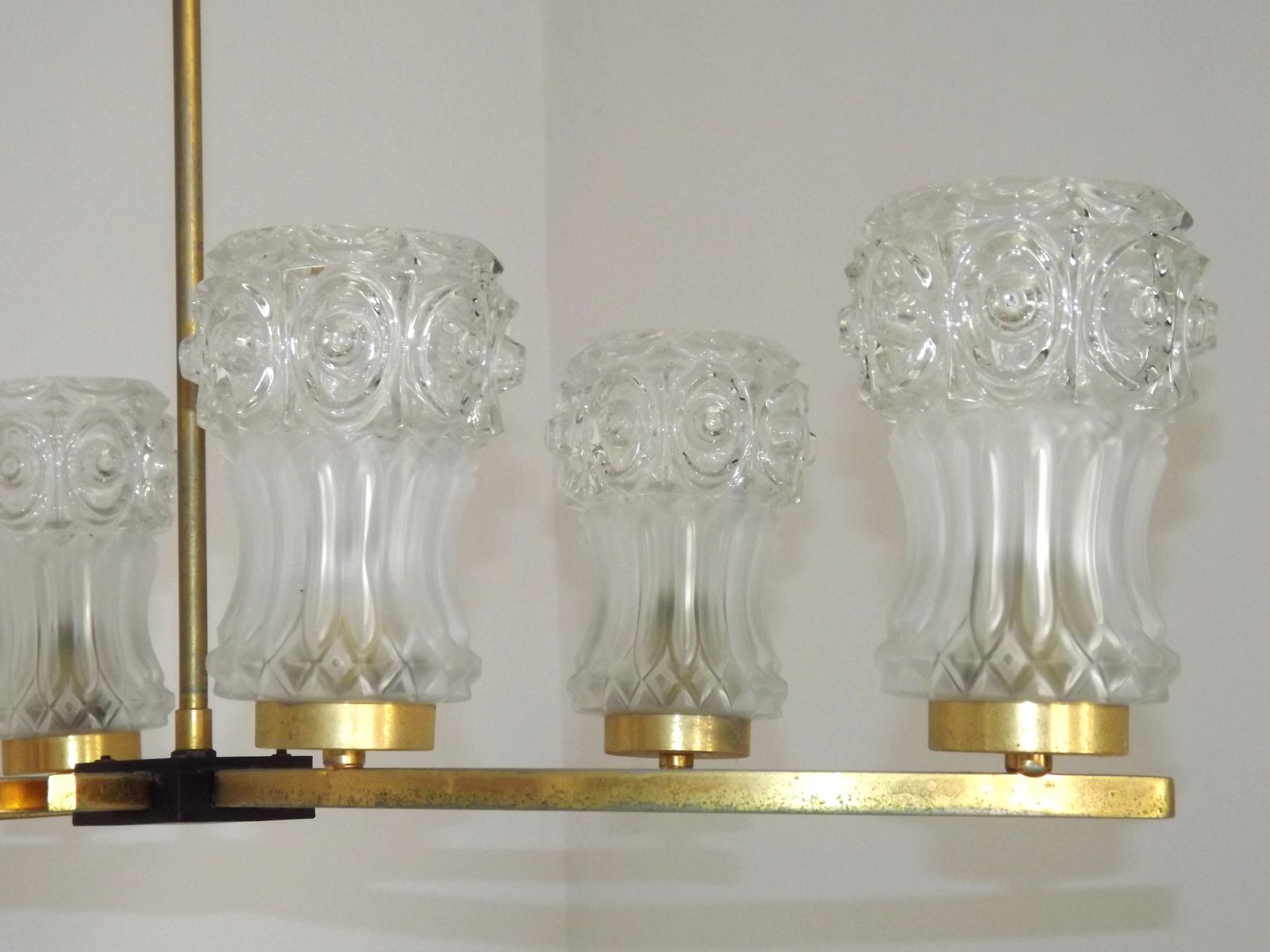Franse Retro Mid-Century Zwart-Gouden Hanglamp met 6 Armen en Glazen Kappen photo buy