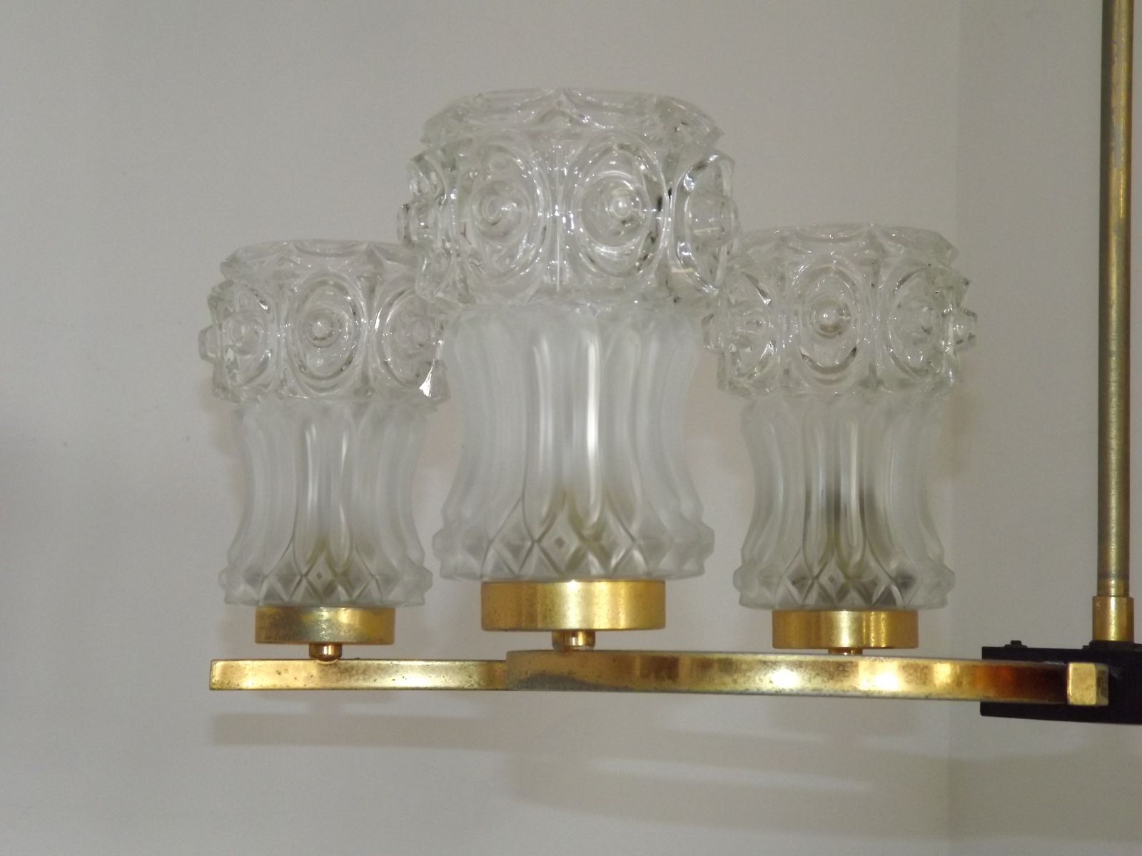 Franse Retro Mid-Century Zwart-Gouden Hanglamp met 6 Armen en Glazen Kappen photo vintage