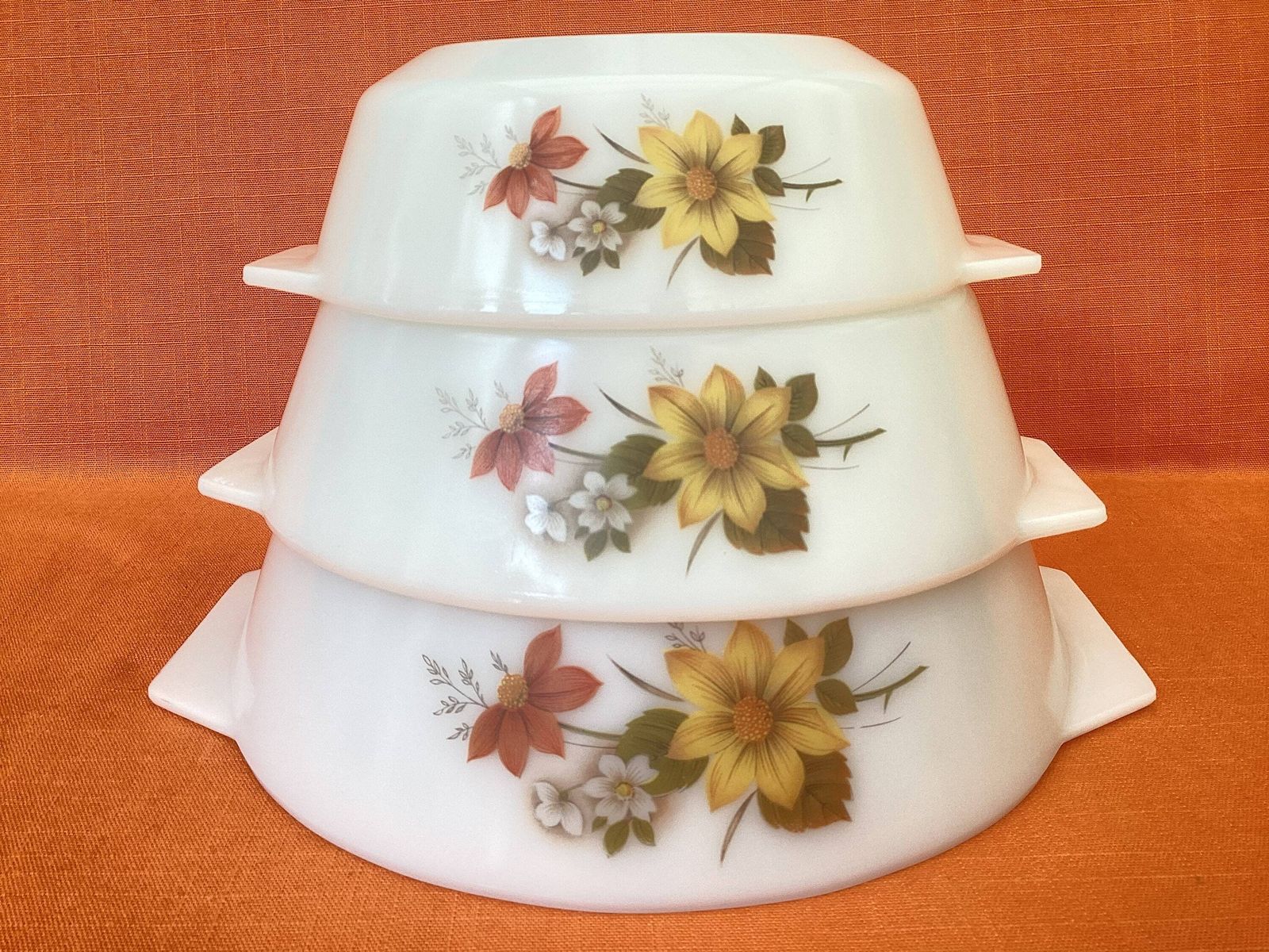 Set van 3 Jaj Pyrex Autumn Glory ovenschalen met deksels, oplopende maten photo furniture