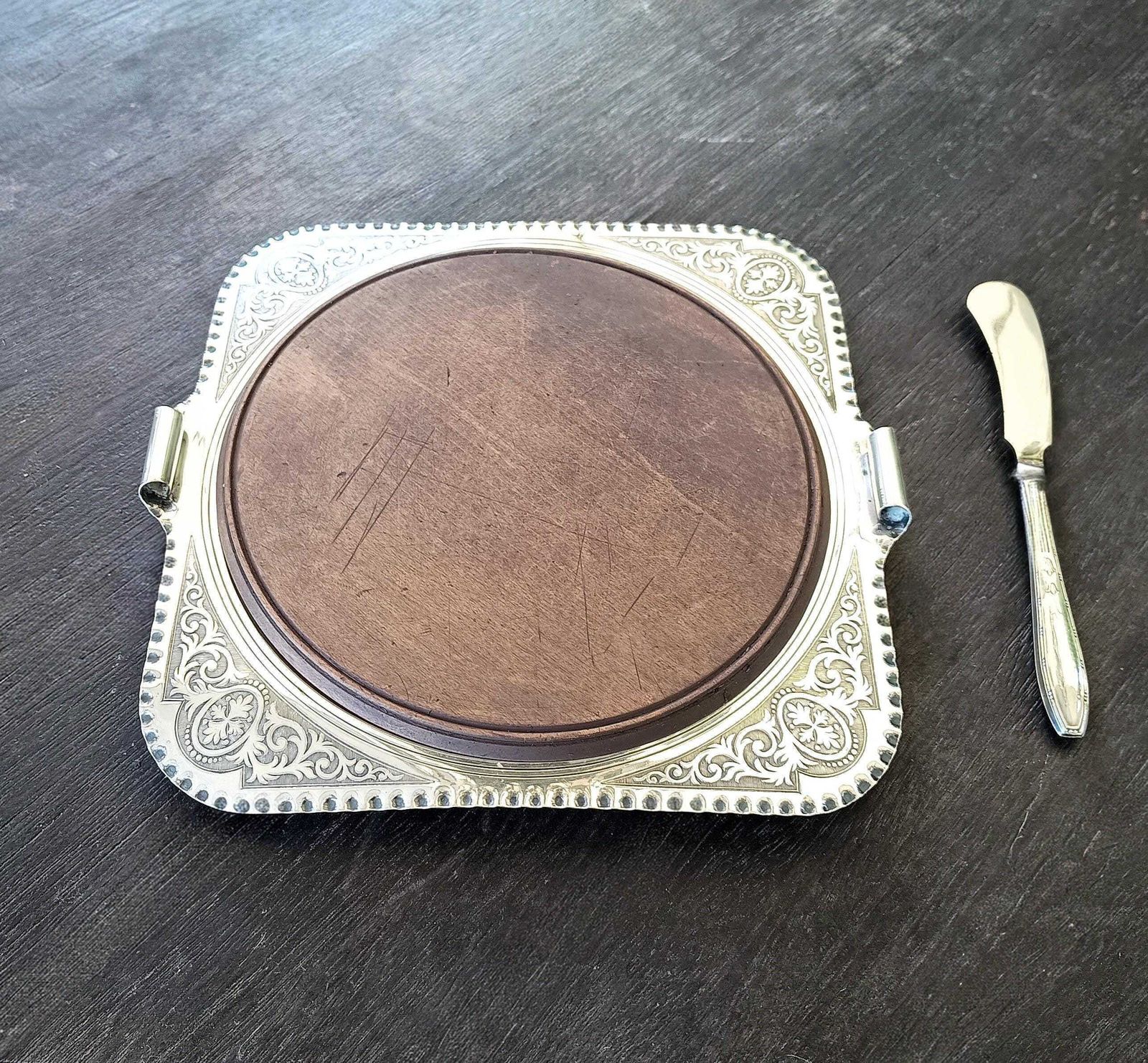 Antiek Engels verzilverd houten kaas- / charcuteriebord met 800 zilveren spreader photo Woonaccessoires