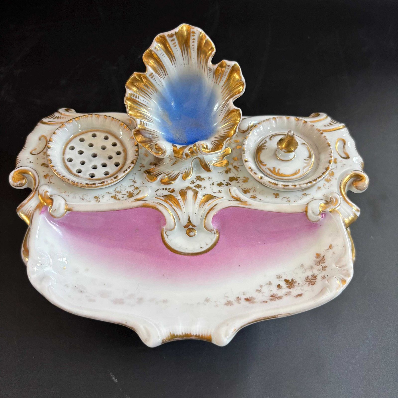 Compendium de bureau d'époque en porcelaine, style Rococo, XIXe siècle - porte-montre, encrier, rose et doré, vers 1880 photo Décoration