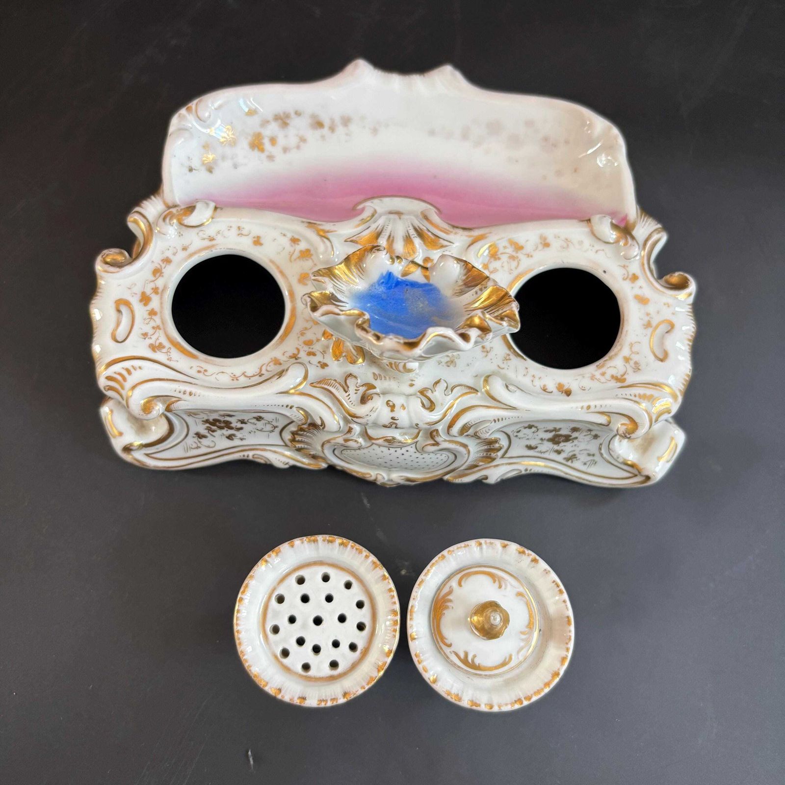 Compendium de bureau d'époque en porcelaine, style Rococo, XIXe siècle - porte-montre, encrier, rose et doré, vers 1880 photo buy