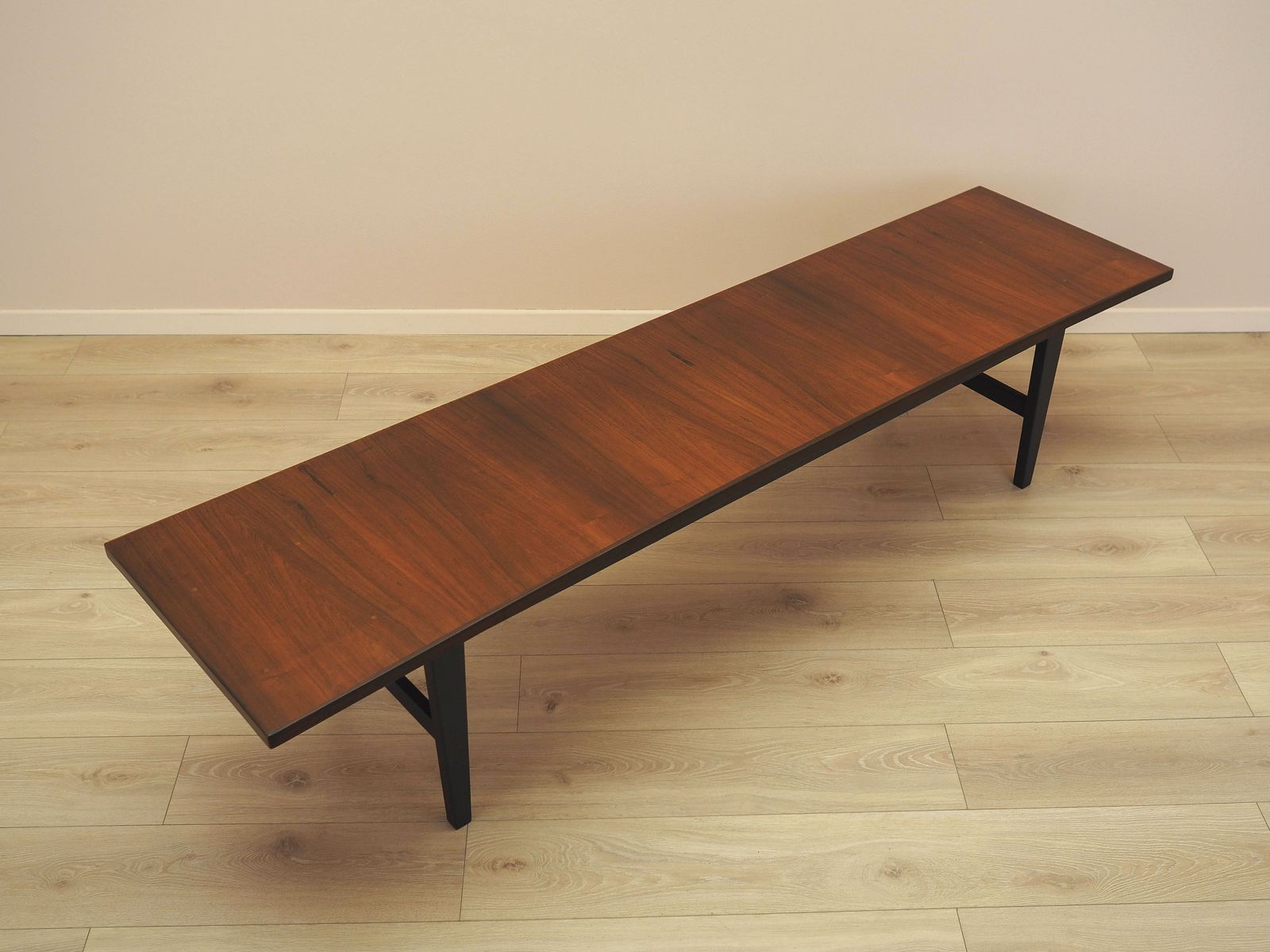Dressoir op zwart frame, gefineerd blad, Deens design, jaren 1970 photo vinterior