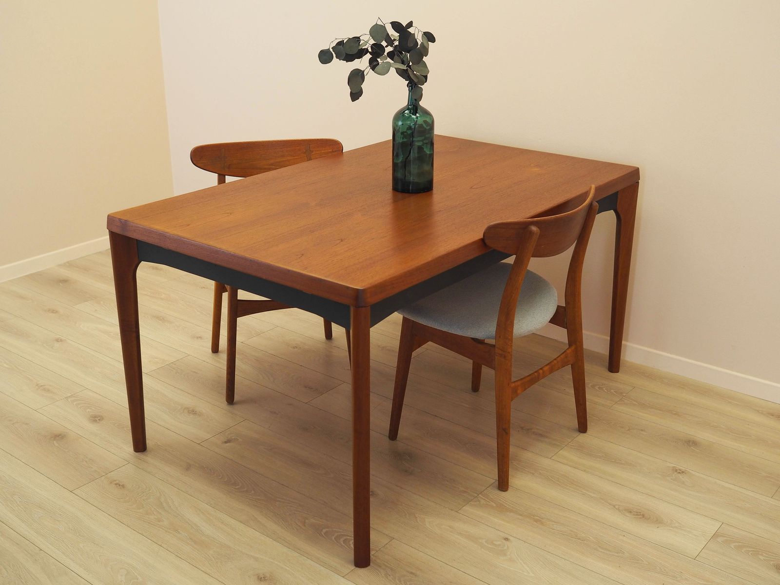 Teakhouten uitschuifbare eettafel van Henning Kjærnulf, Vejle Stole & Møbelfabrik, Denemarken, jaren 1960 photo vinterior