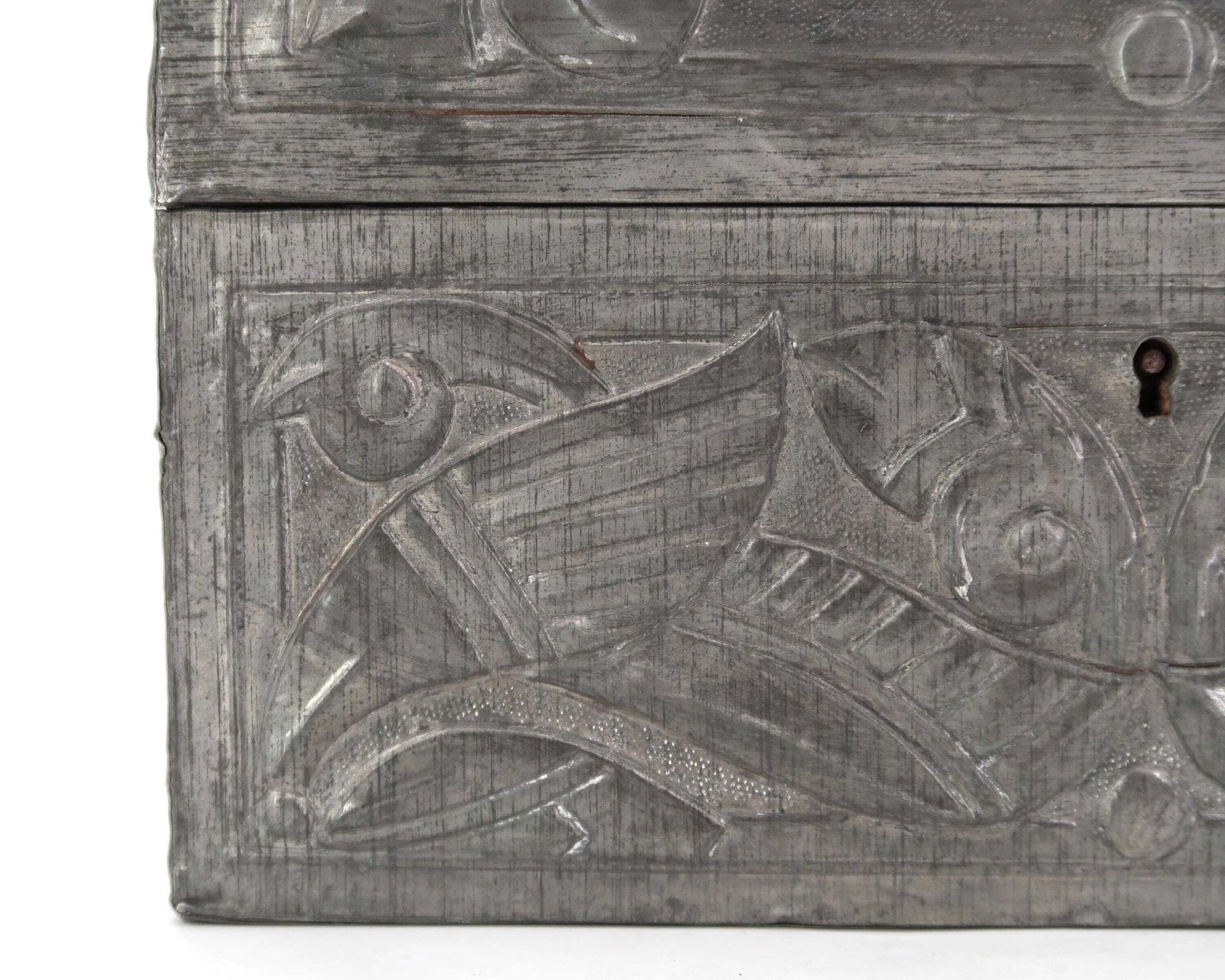 French Art Nouveau Pewter Casket, Repoussé & Hammered Pewter, Circa 1900–1915, Attributed To The Daguet Style, Art Deco France Alfred Daguet photo vinterior