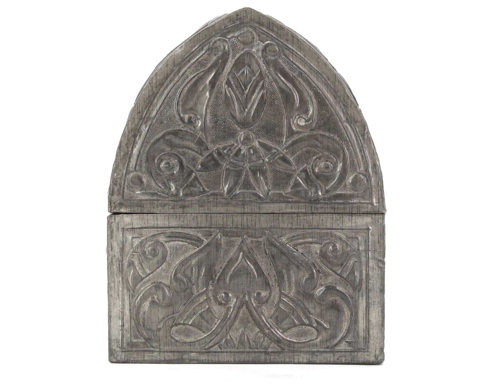Frans art nouveau tinnen cassette, repoussé en gehamerd tin, ca. 1900-1915, toegeschreven aan de stijl van Daguet, art deco Frankrijk Alfred Daguet photo vintage