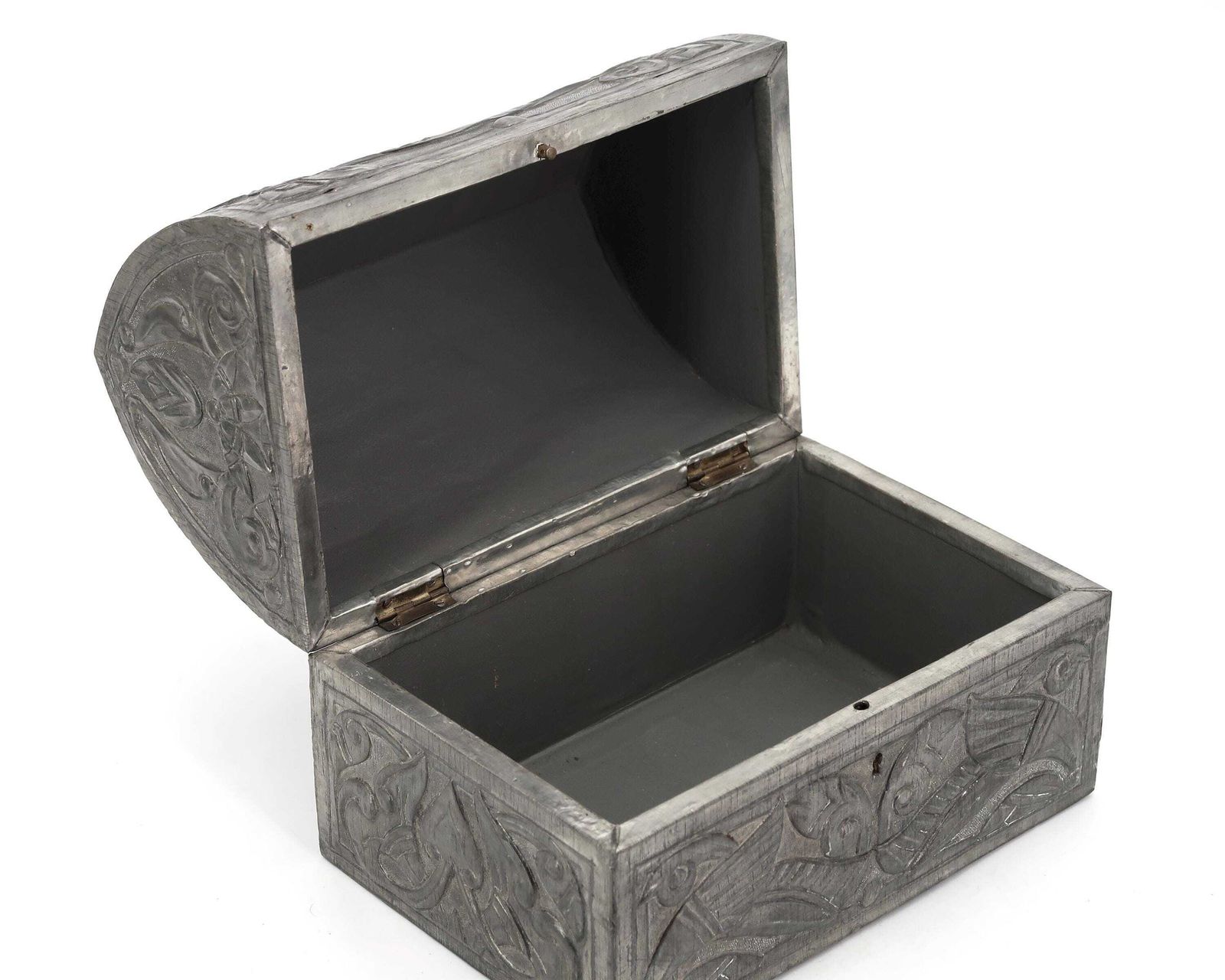 Woonaccessoires Frans art nouveau tinnen cassette, repoussé en gehamerd tin, ca. 1900-1915, toegeschreven aan de stijl van Daguet, art deco Frankrijk Alfred Daguet photo