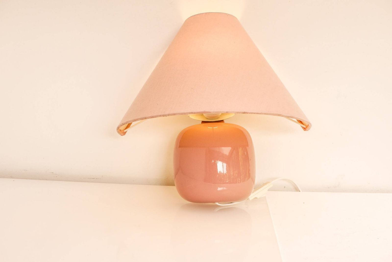 Applique murale vintage Ikea années 80, demi-ronde en rose photo for sale