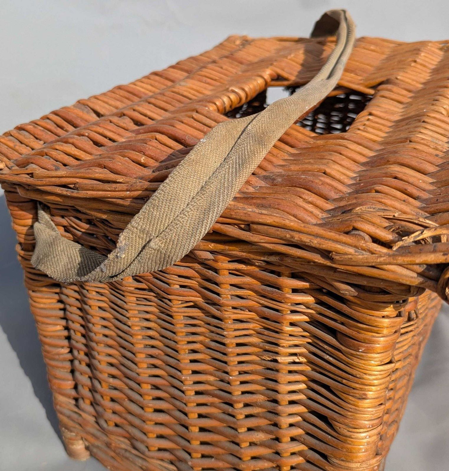 Vintage rieten visvleet, mand photo for sale