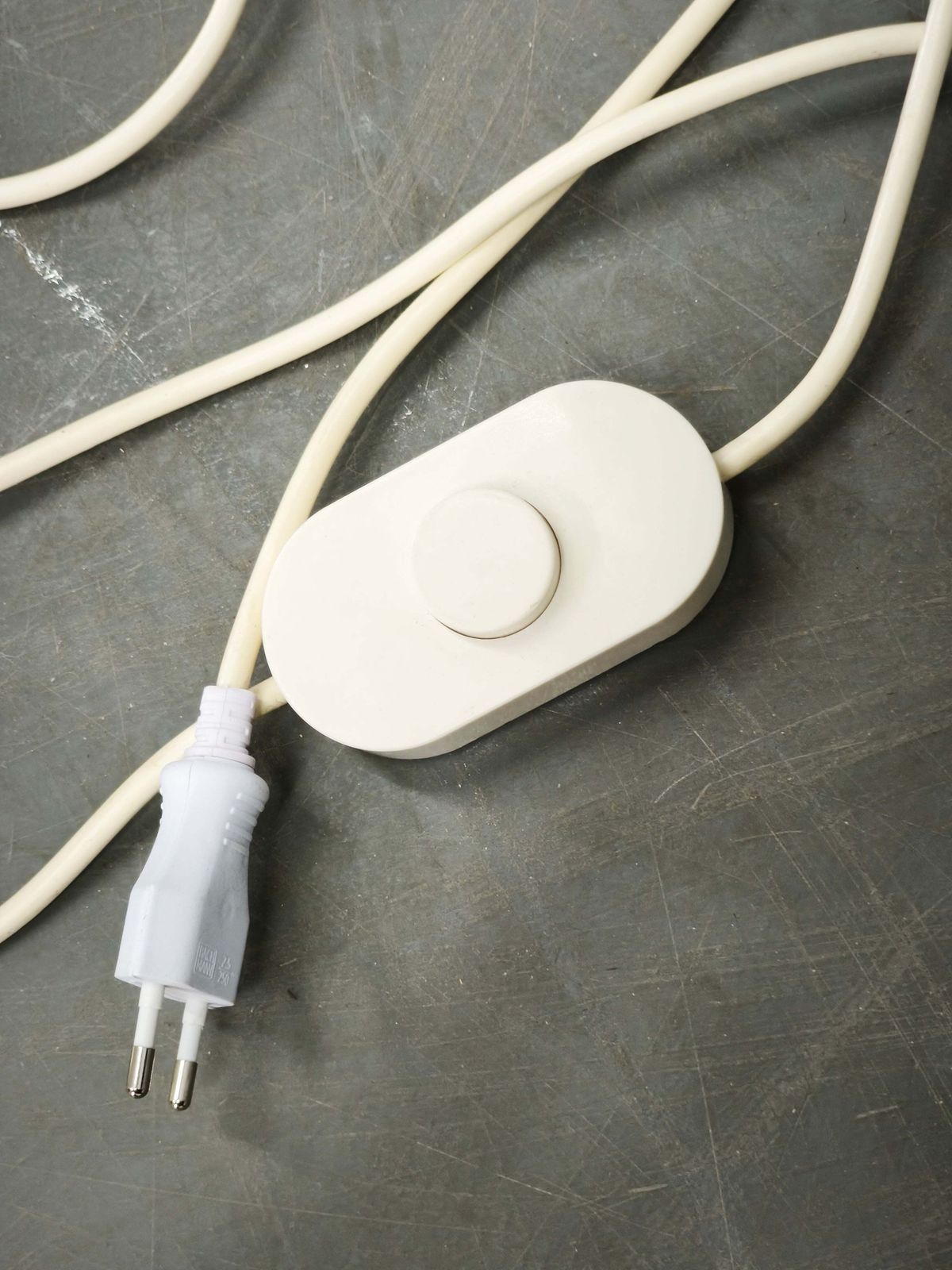 Lampadaire sculptural italien postmoderne Space Age en acrylique opaline, années 1980 photo Luminaires