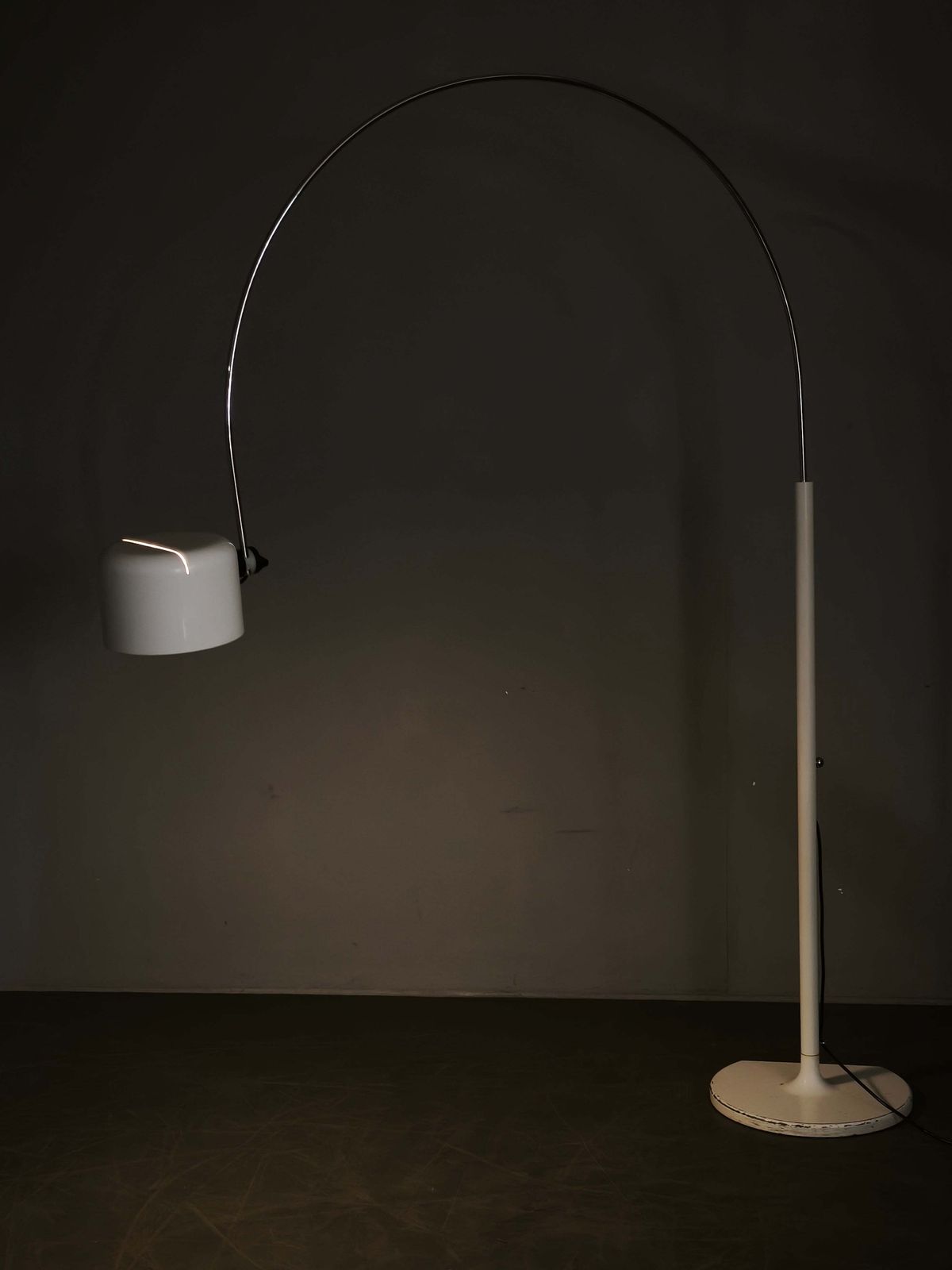 Joe Colombo Coupé 3320 R Arc vloerlamp voor Oluce, Italië, ontwerp 1967 photo for sale
