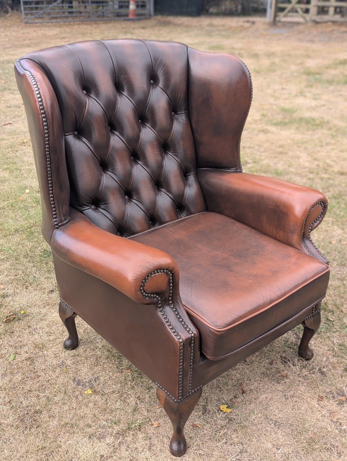 Fauteuil Chesterfield wingback vintage en cuir brun, livraison disponible 0369 photo 575.0
