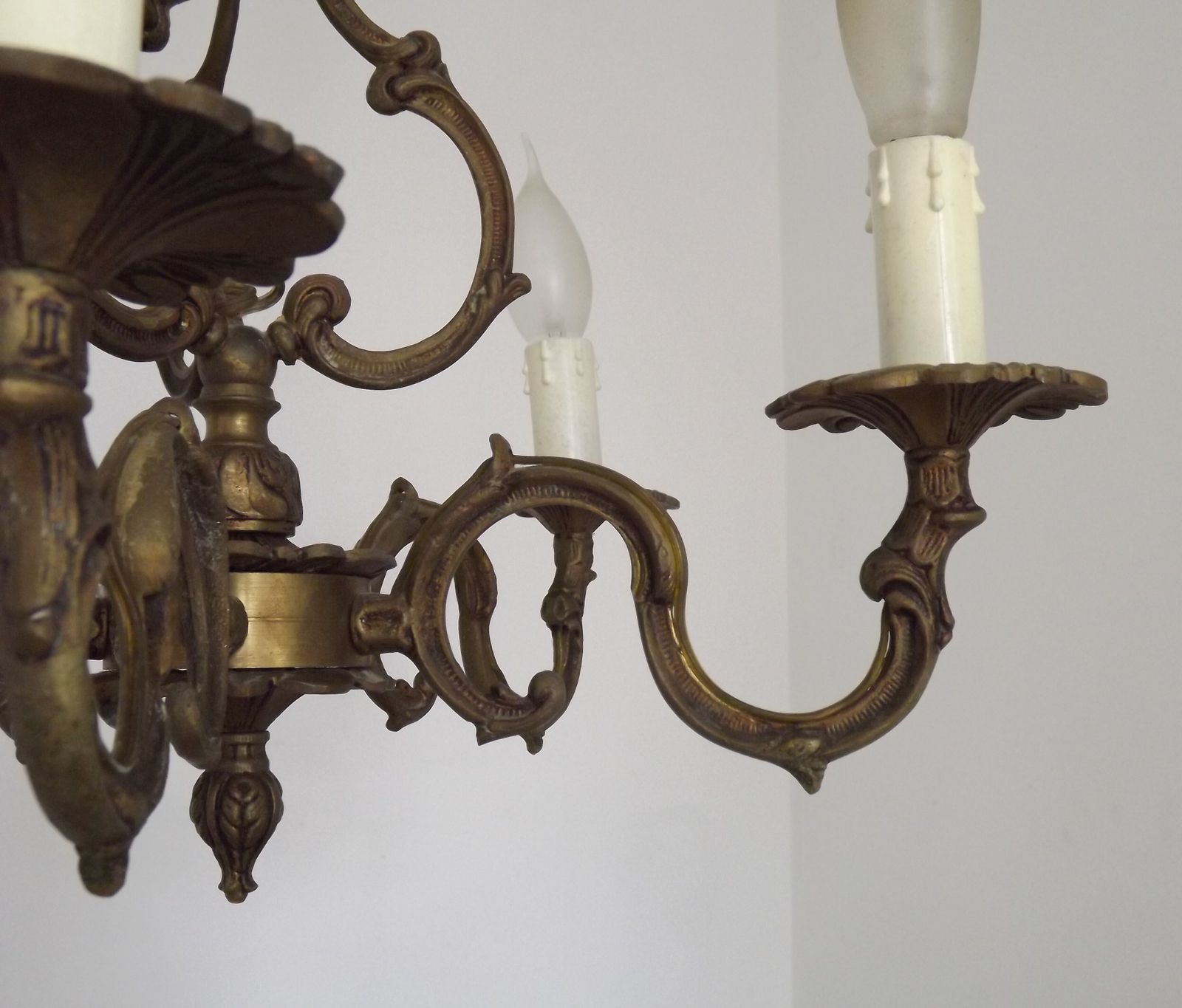 175.0 Lustre d'époque français à cinq lumières, cage triangulaire en bronze photo