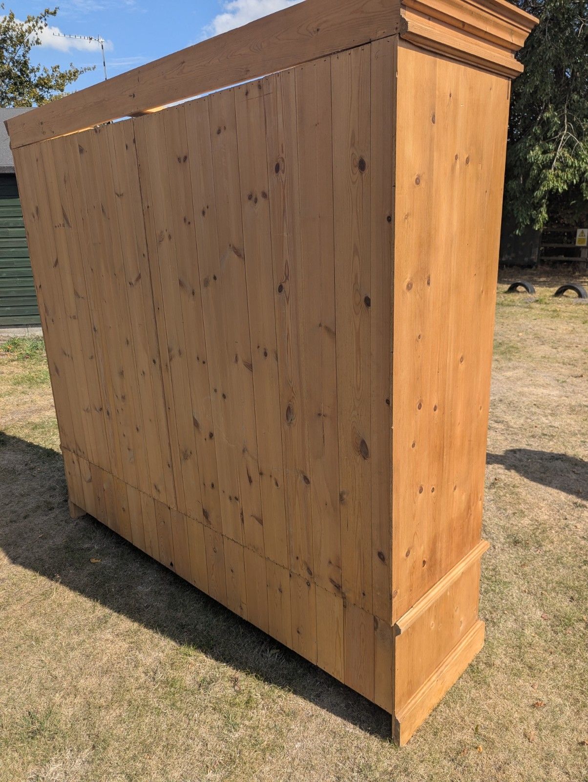 photo vintage Mid Century Country Farmhouse Pine 4 Door Wardrobe Delivery Available 0372