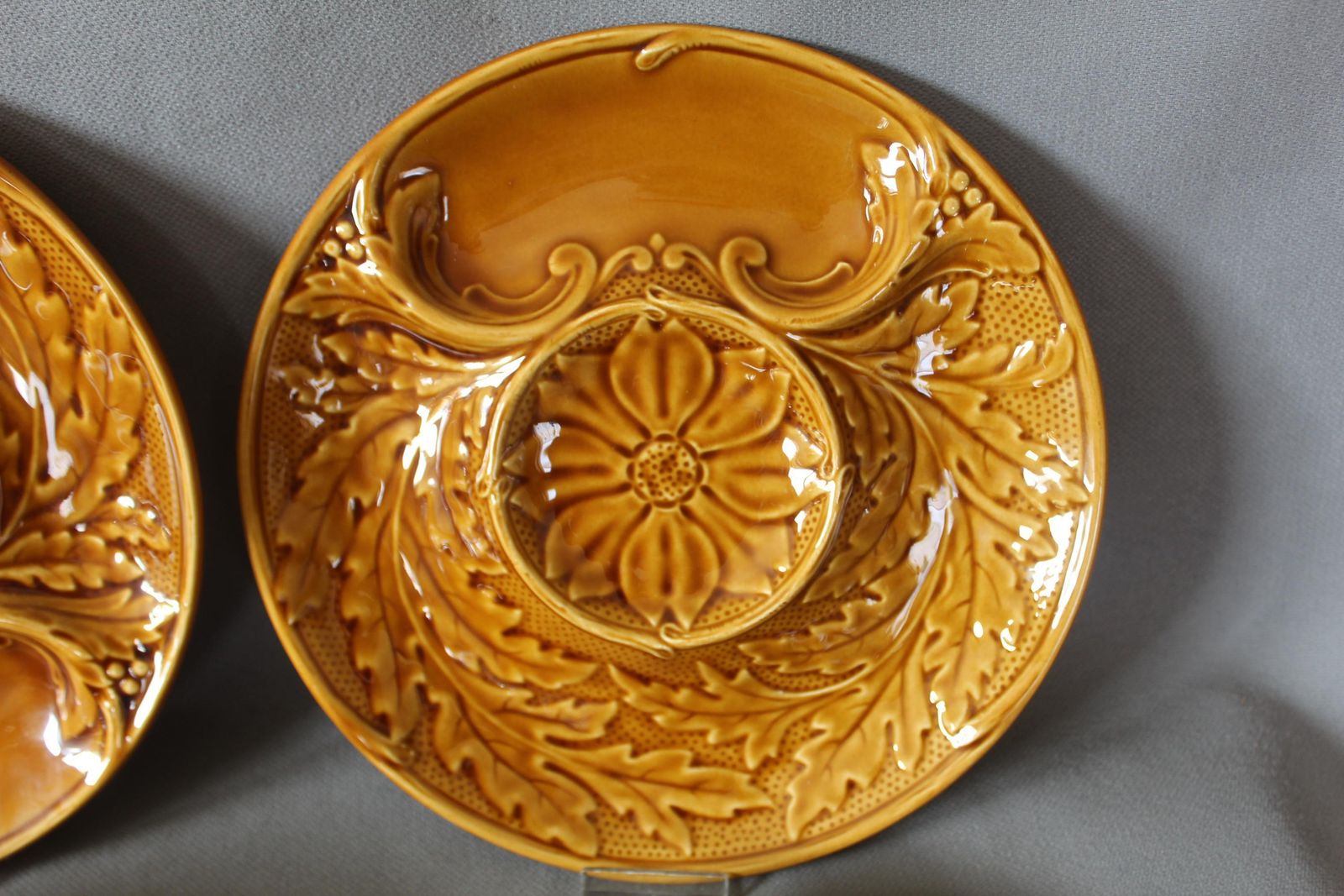 Set van 6 vintage Franse Gien honingbruin keramiek majolica artisjokborden, serveerschaal, verdeelborden, logo Gien France jaren 1960, amber photo Woonaccessoires