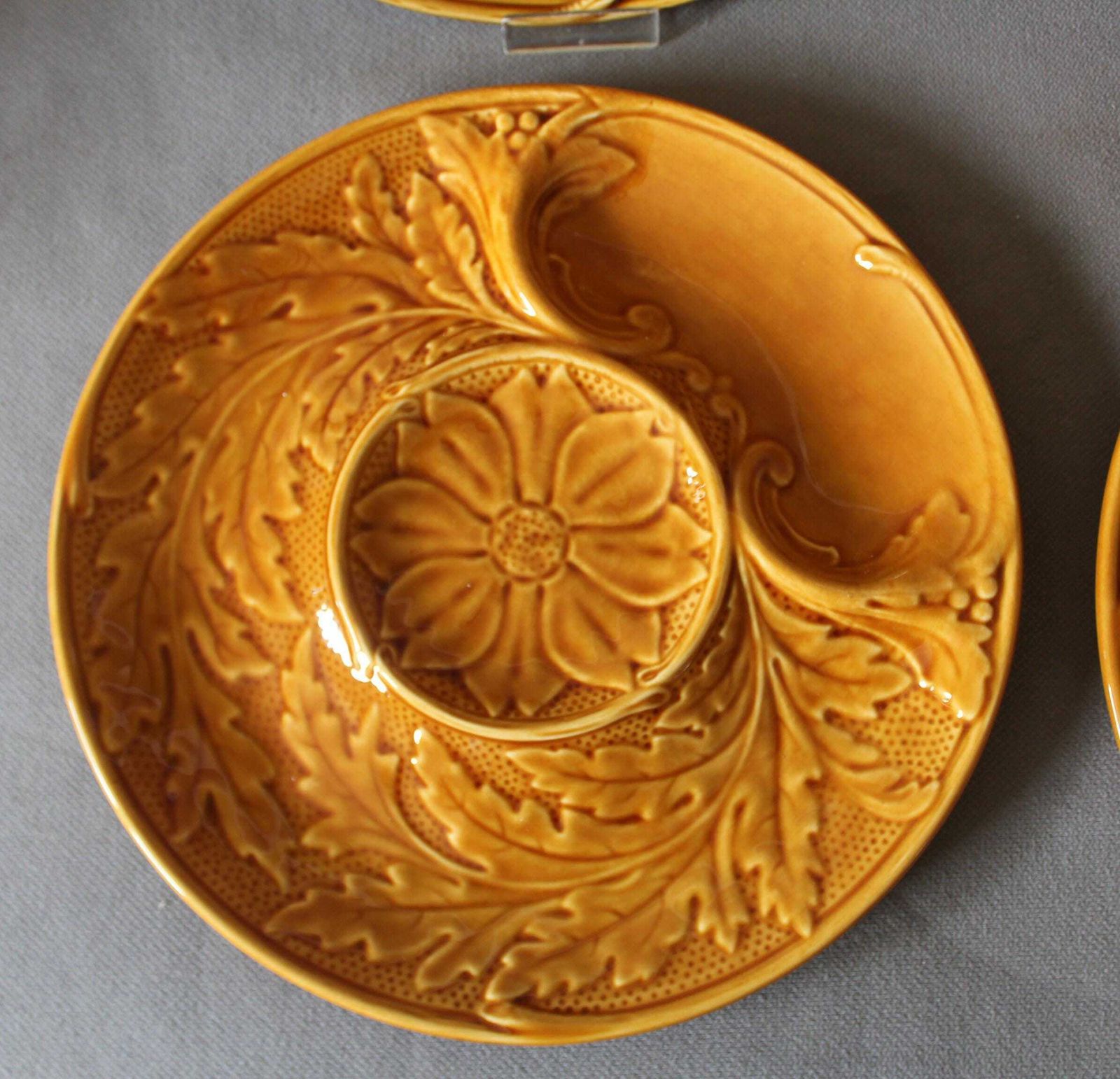 75.0 Set van 6 vintage Franse Gien honingbruin keramiek majolica artisjokborden, serveerschaal, verdeelborden, logo Gien France jaren 1960, amber photo