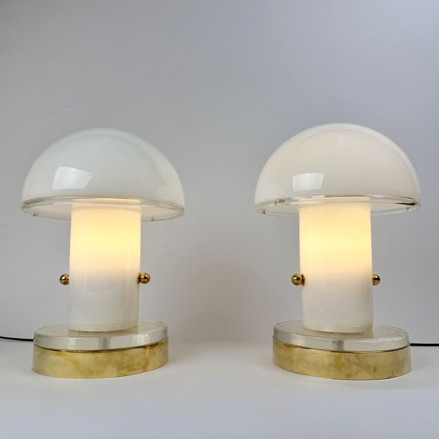 Paar messing en lattimo Murano glazen tafellampen, eind 20e eeuw photo furniture
