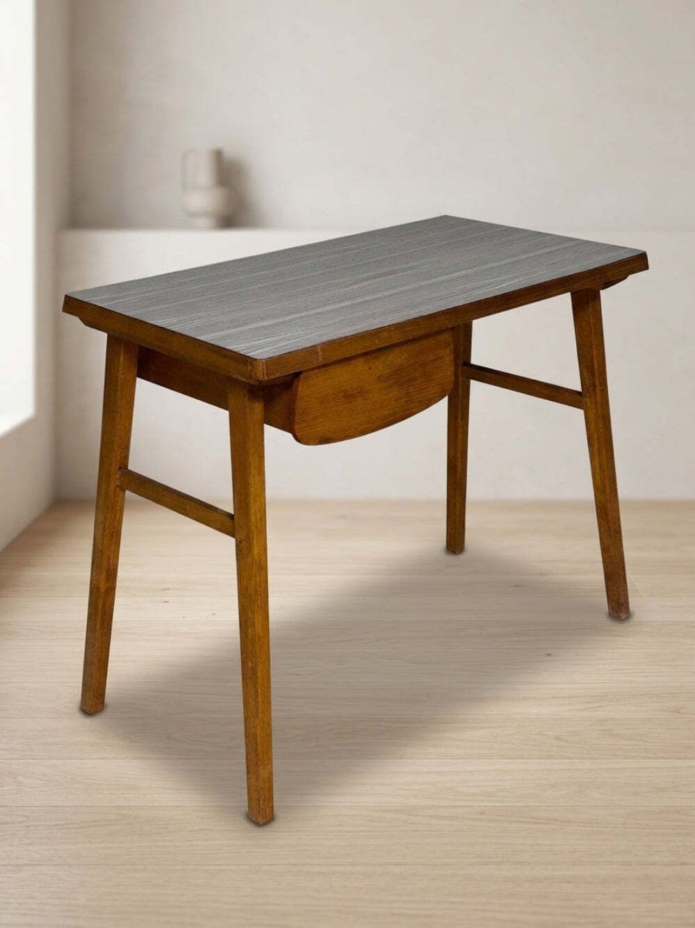 Schrijftafel midden 20e eeuw, houten bureau, 90 × 49 × 73 cm photo buy