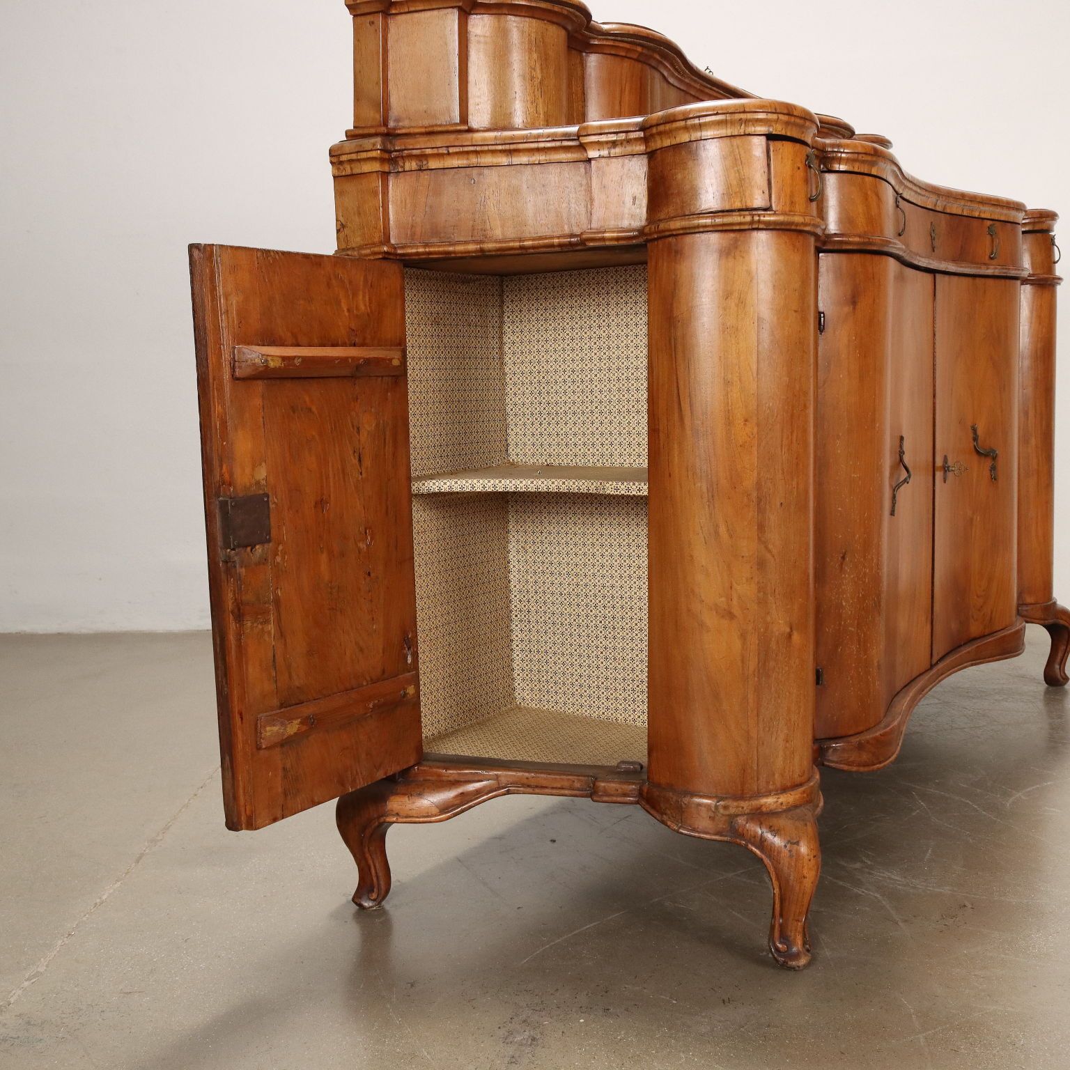 Barocchetto Dressoir Uit Het Midden Van De 18e Eeuw photo vintage