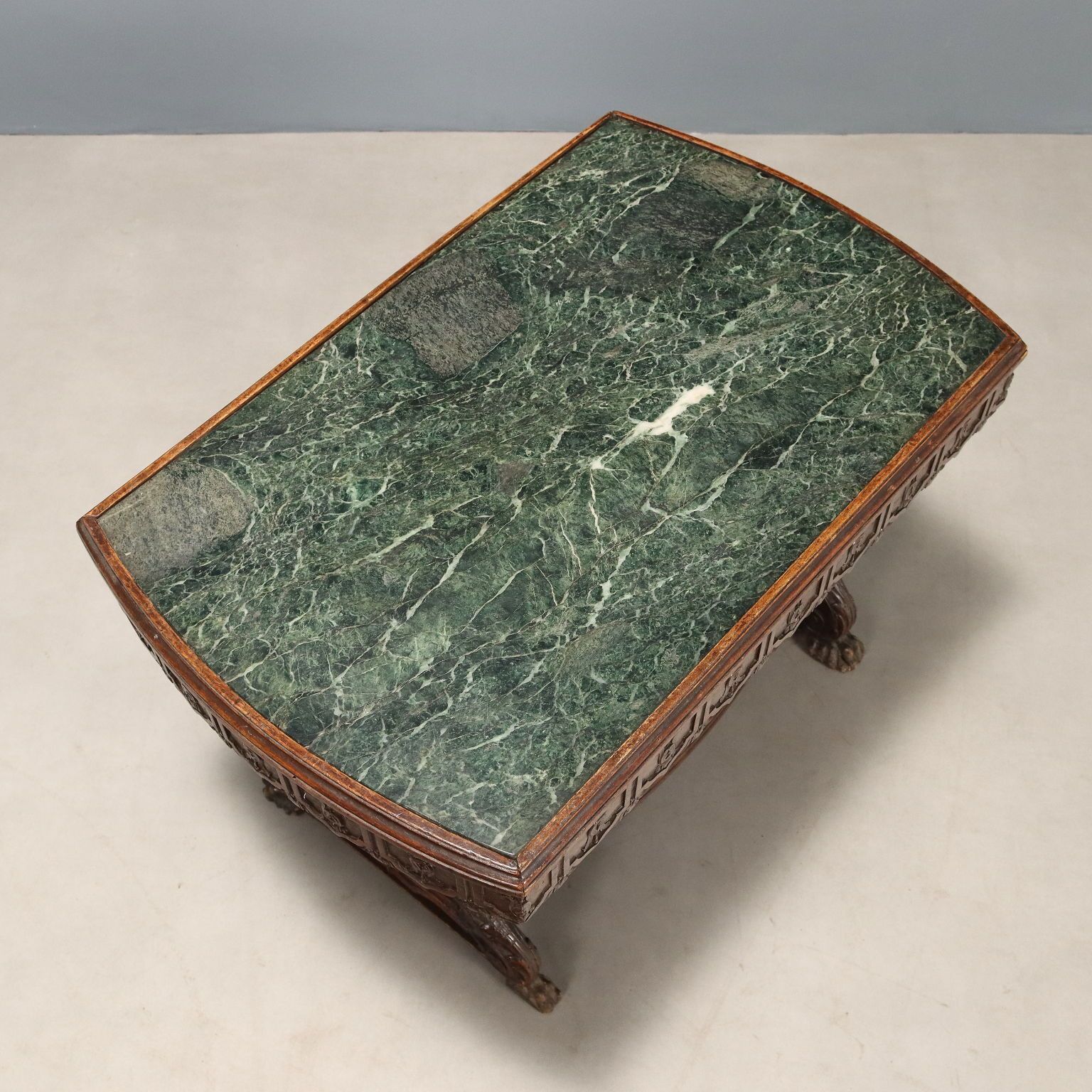 Walnoten Salontafel Met Groen Marmer photo buy