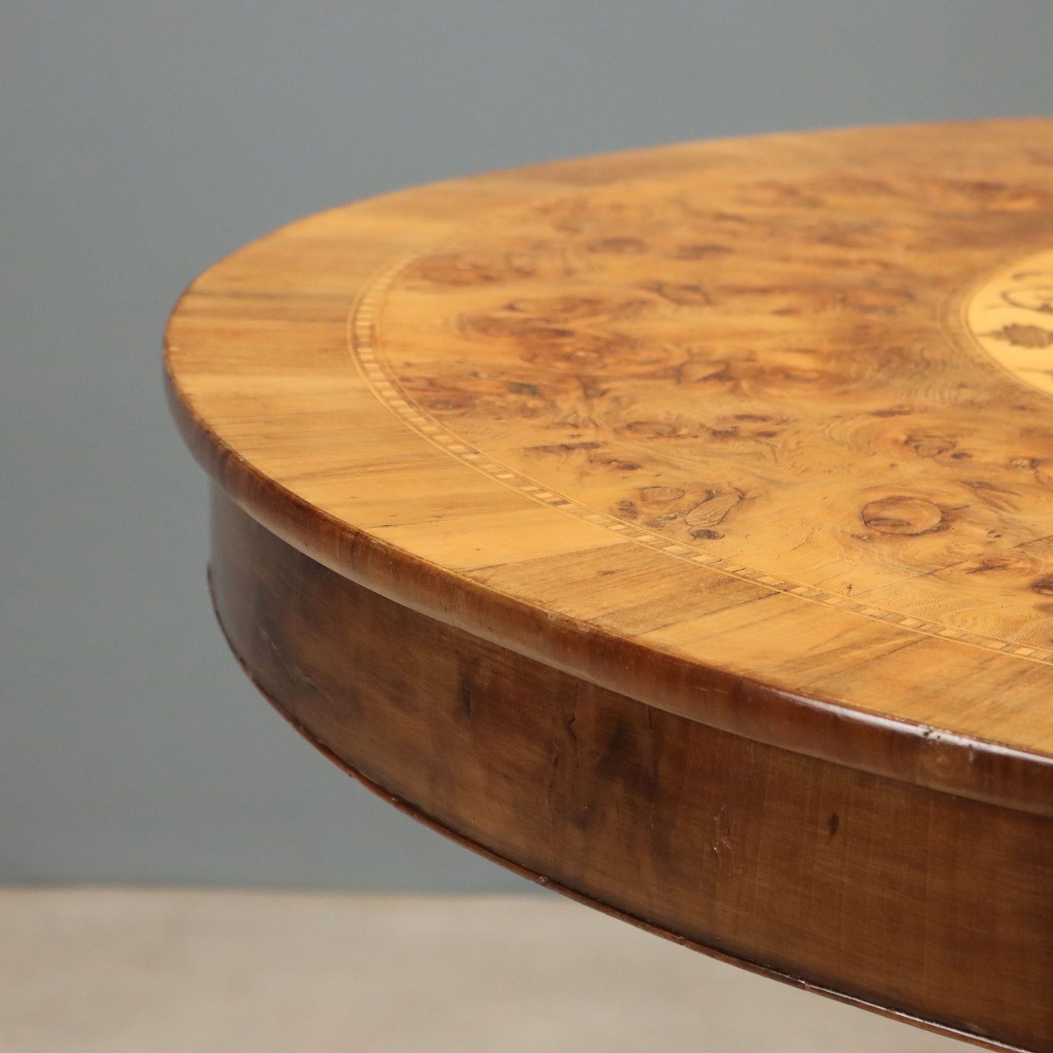 Antique Round Table Walnut Inlays Vittorio Emanuele II XIX Century photo for sale