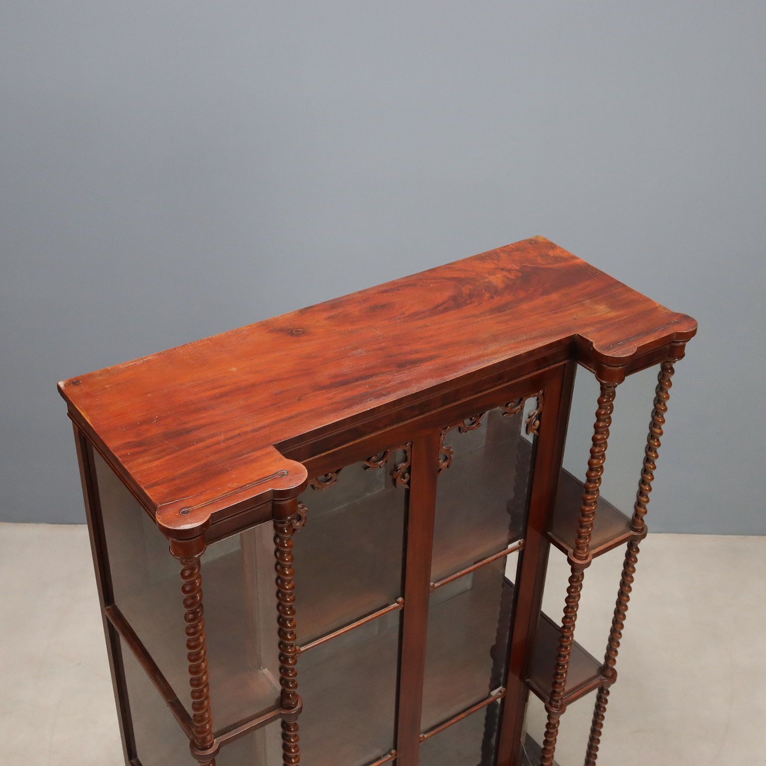 photo for sale Vitrinekast Louis-Philippe Mahonie Glas Italië 19e Eeuw