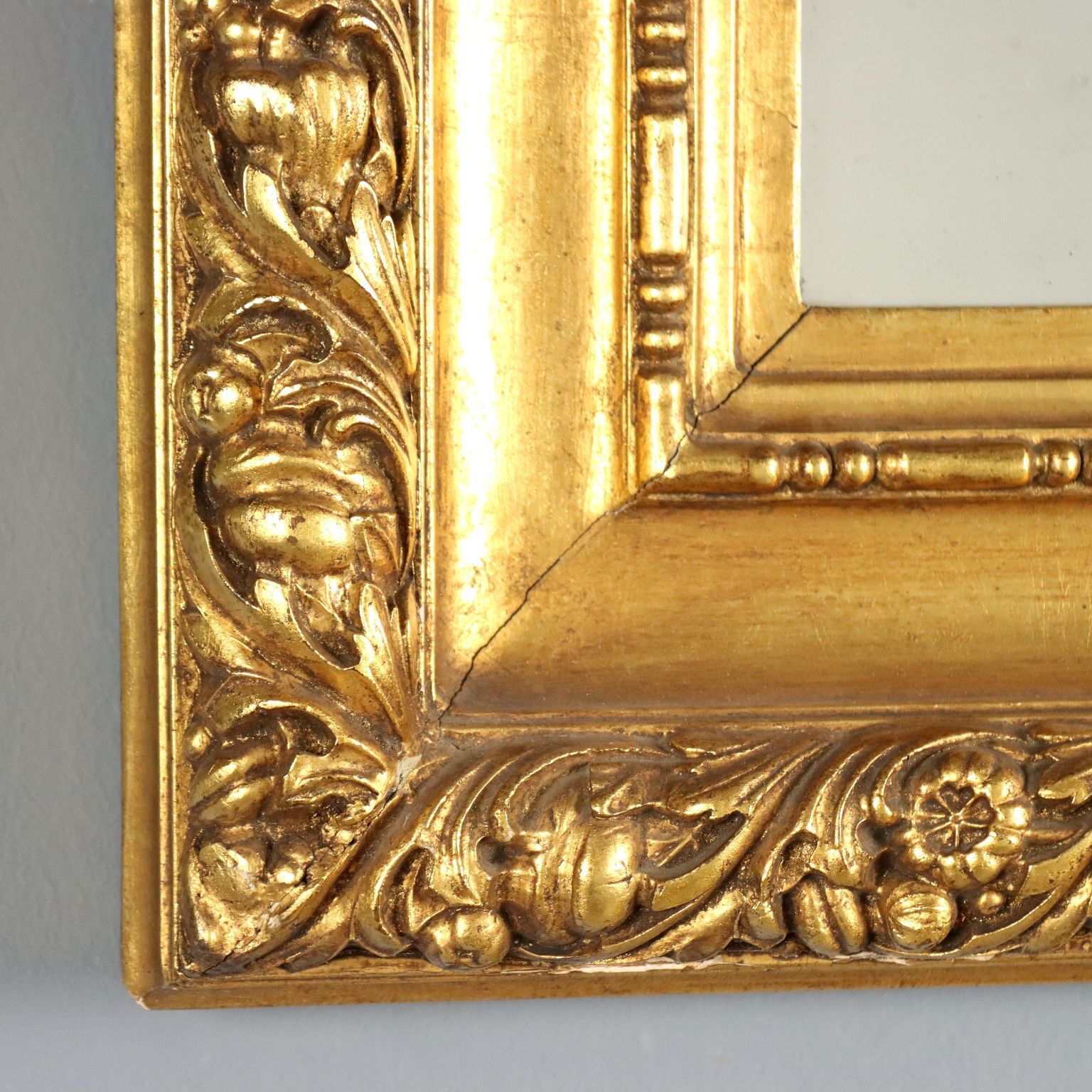 Miroir d'époque en bois sculpté et doré, Italie, XXe siècle photo buy