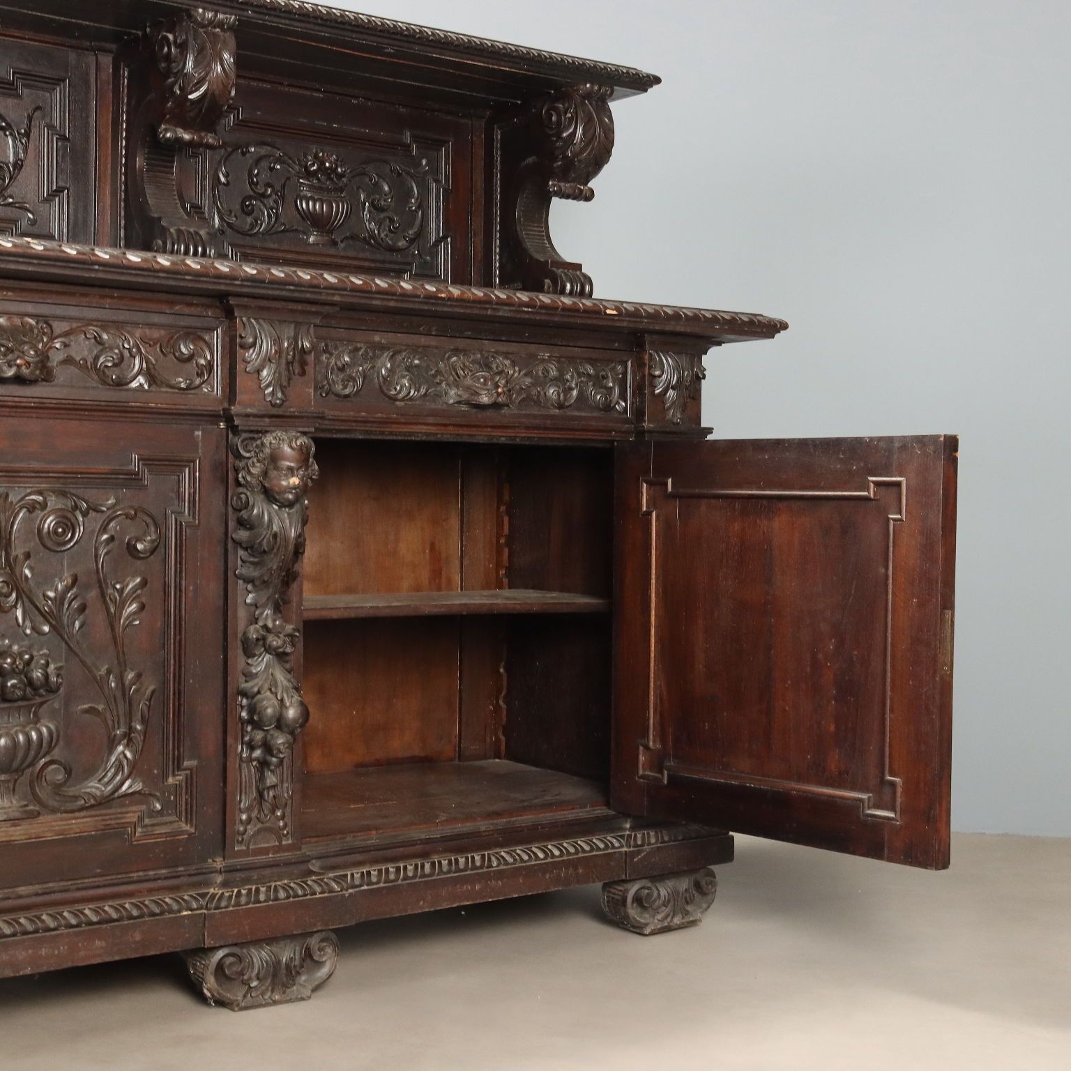 photo furniture Kast Neo-Renaissance Walnoot Italië 19e Eeuw