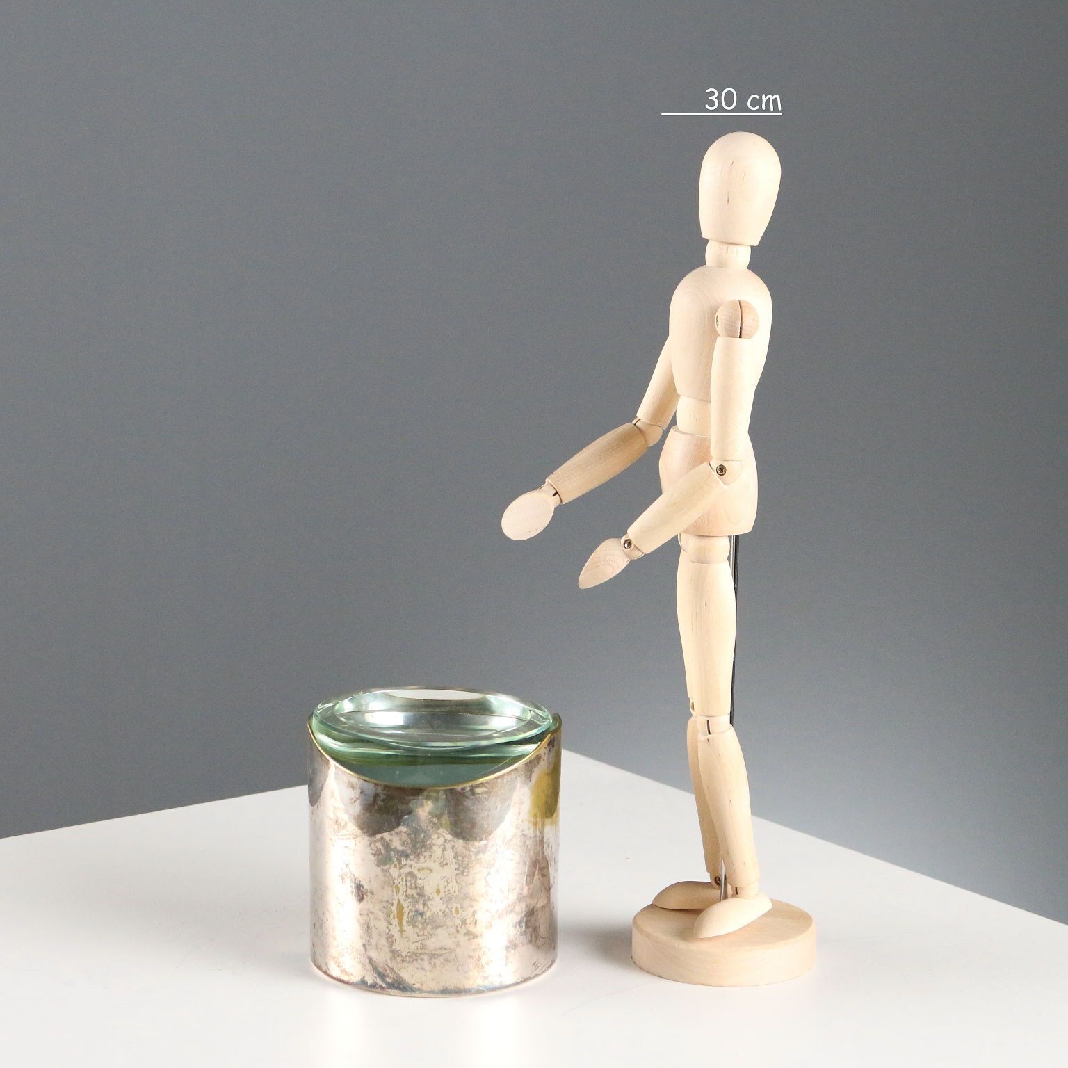 Metalen en glazen doos van Lino Sabattini photo furniture