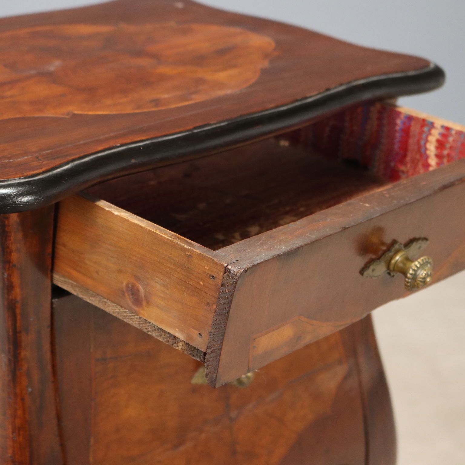 Barocchetto Style Walnut Open Nightstand photo Furniture