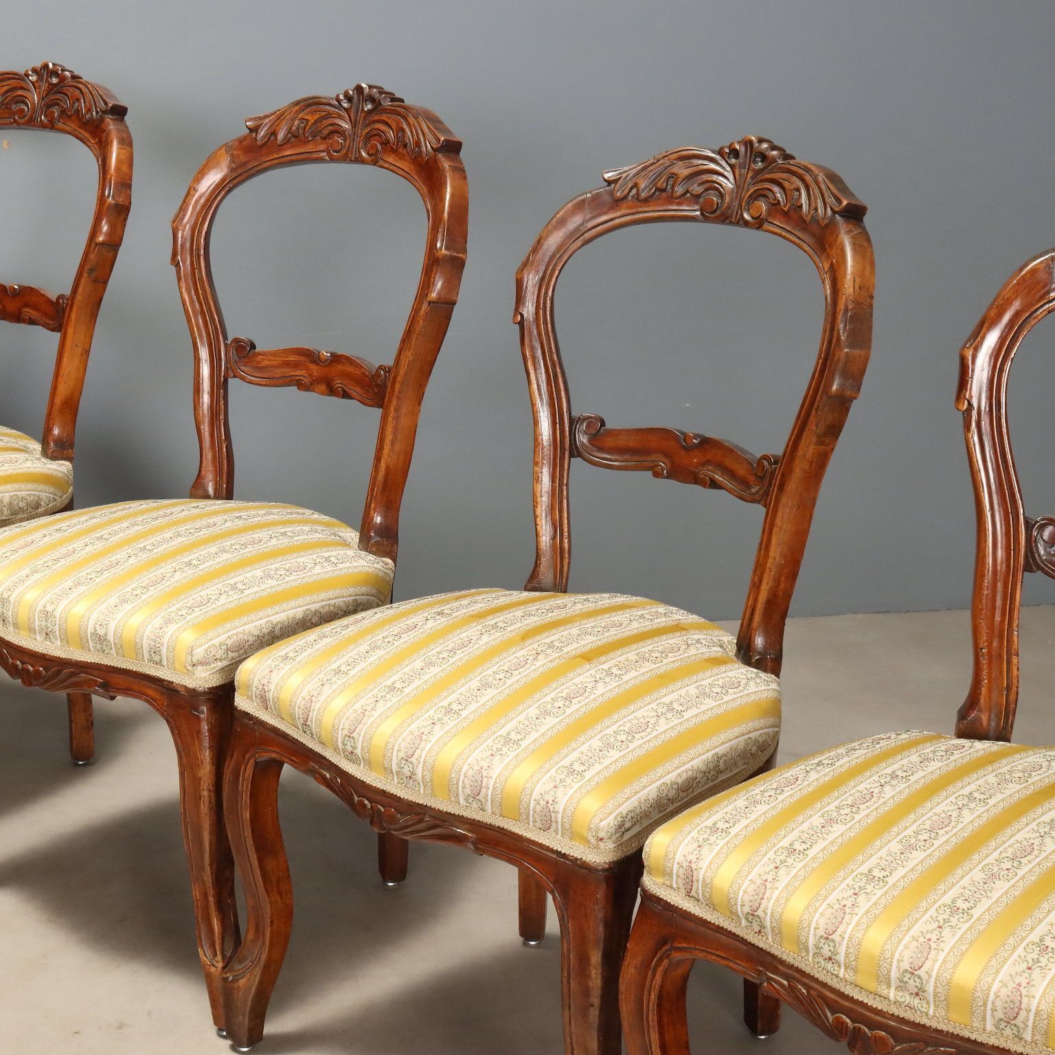 Chaises Louis-Philippe en noyer, Italie, XIXe siècle photo for sale