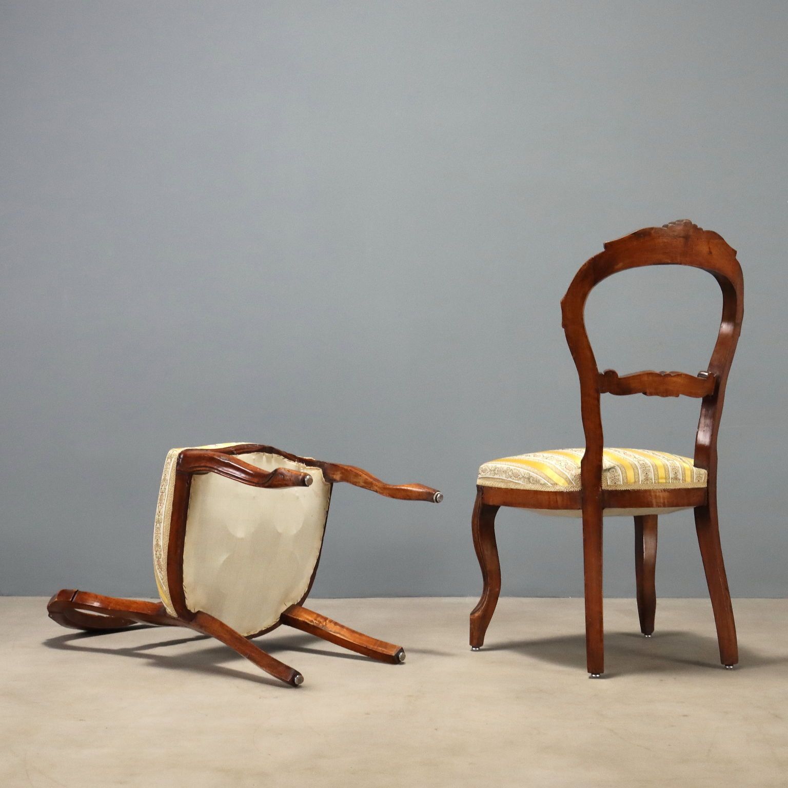 photo furniture Chaises Louis-Philippe en noyer, Italie, XIXe siècle
