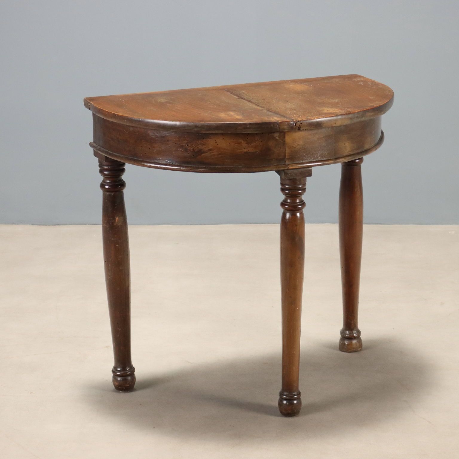 Console demi-lune en noyer, Italie, XIXe siècle
