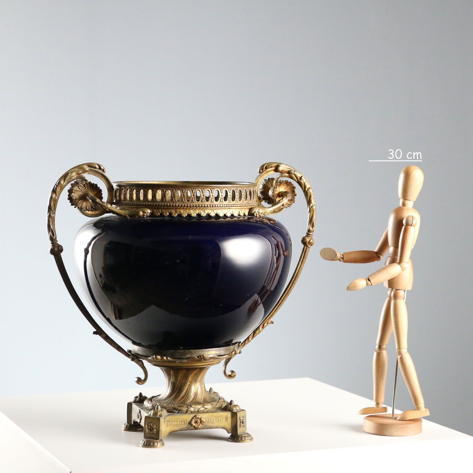 Surtout de table d'époque en porcelaine et bronze, France, fin du XIXe siècle photo furniture
