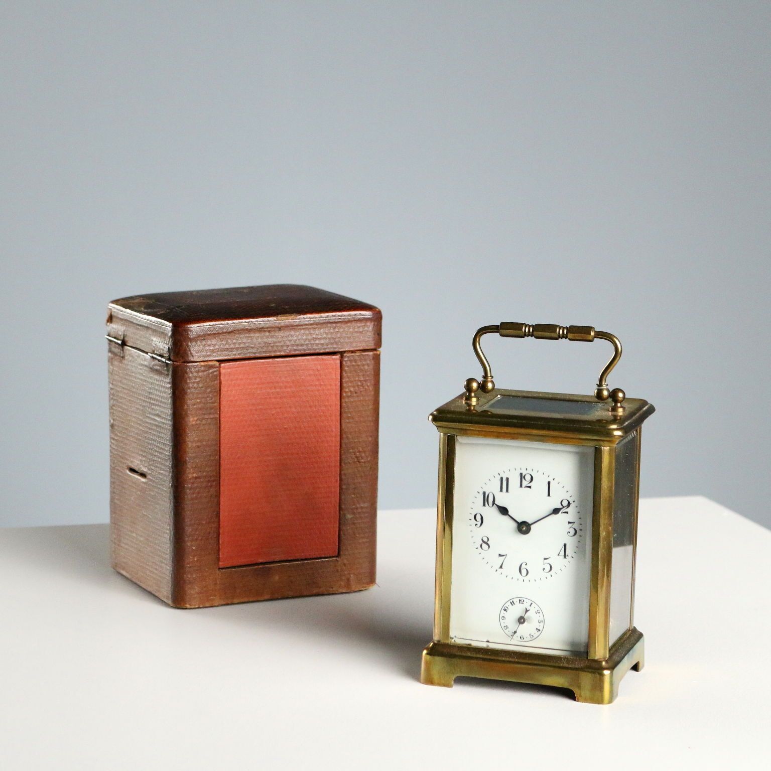 Pendule de voyage d'époque en bronze et verre avec étui, Italie, XIXe siècle