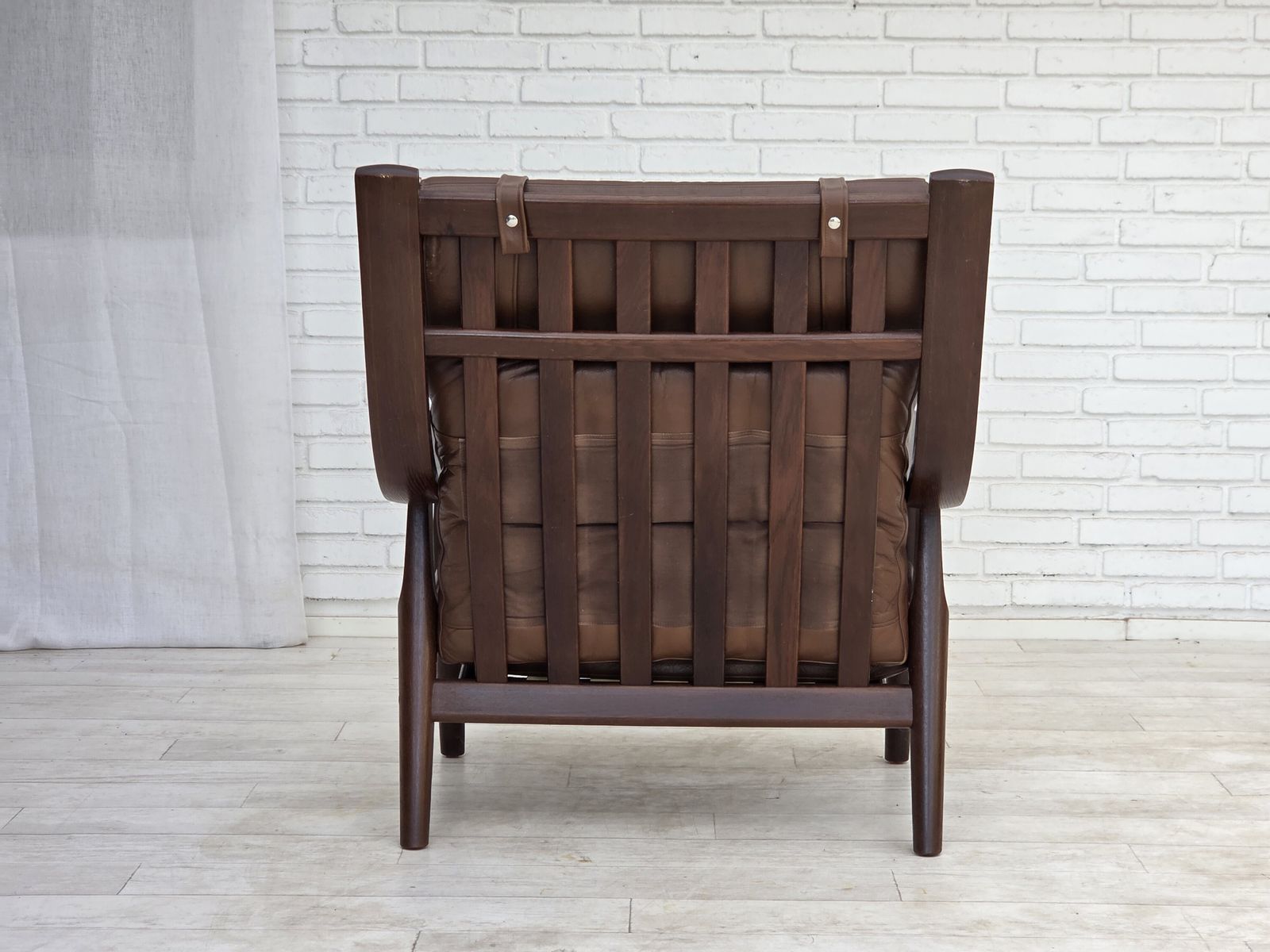 3300.0 Ca. jaren 1970, Deens design van H.J.Wegner, fauteuil met hoge rugleuning, model GE530. photo