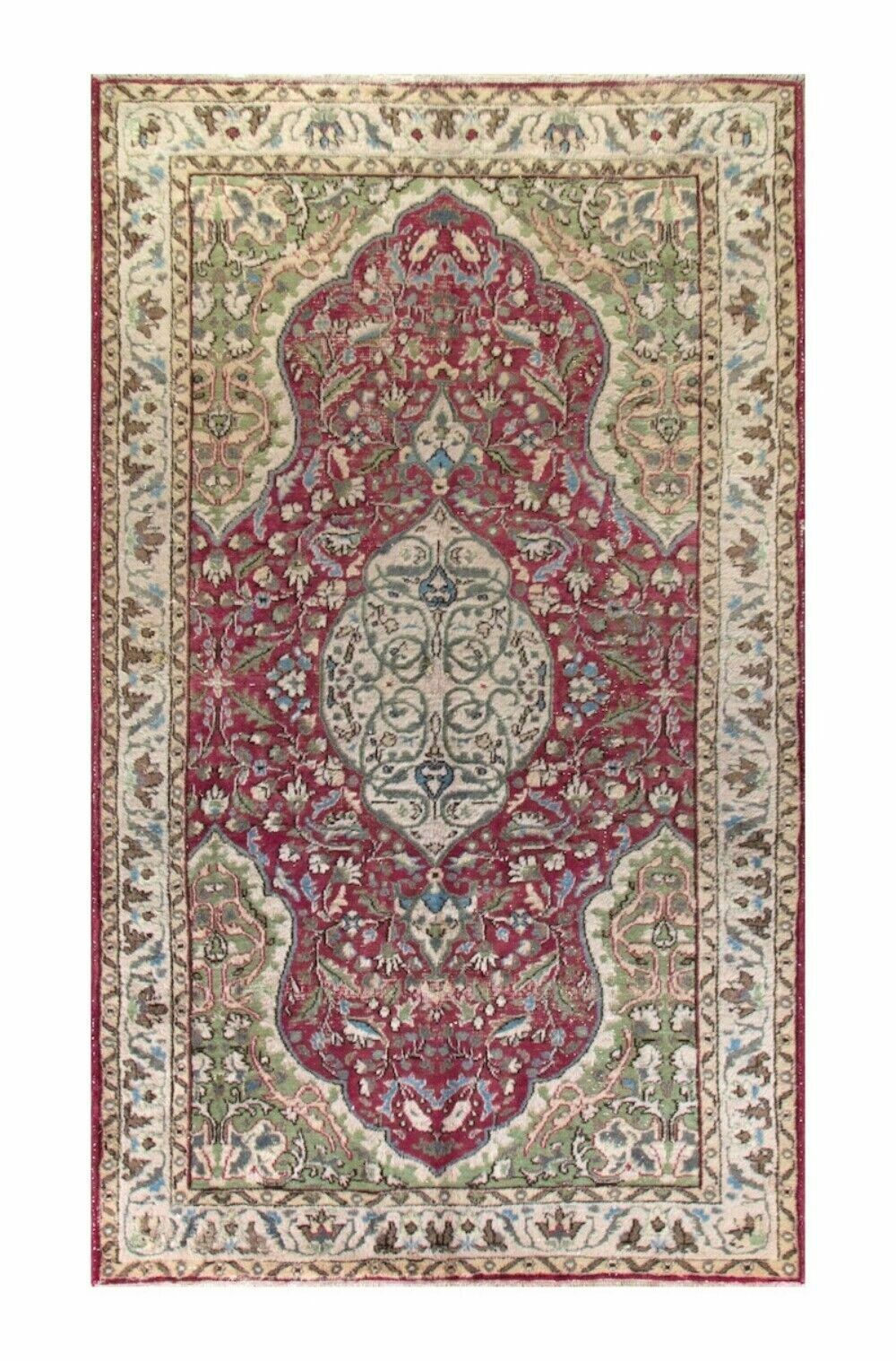 Vintage Oriental Rug In Red And Green. Handknotted Wool Carpet