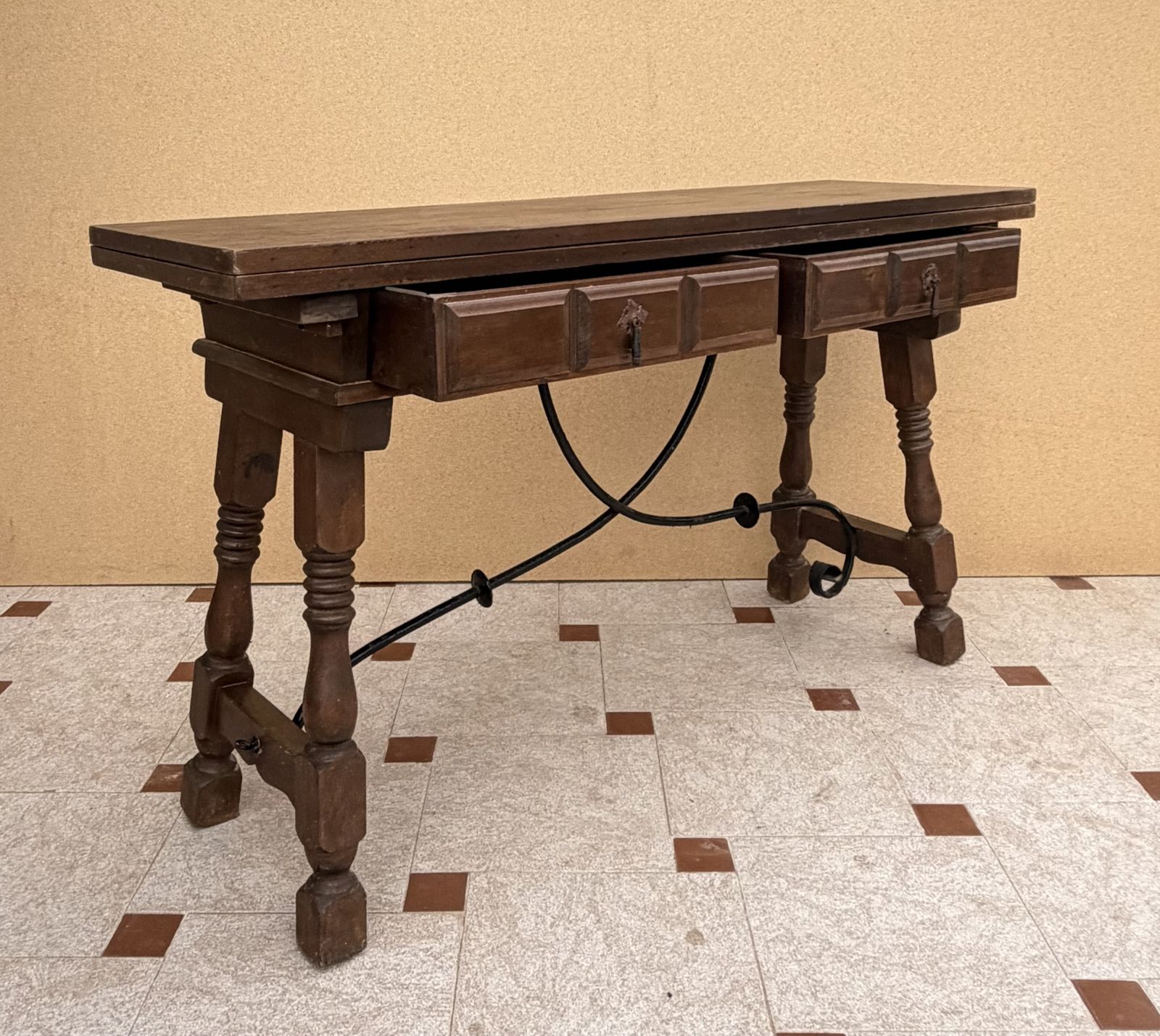 Spaanse Klaptafel met IJzeren Verbindingsstangen, jaren 1940 photo Meubels