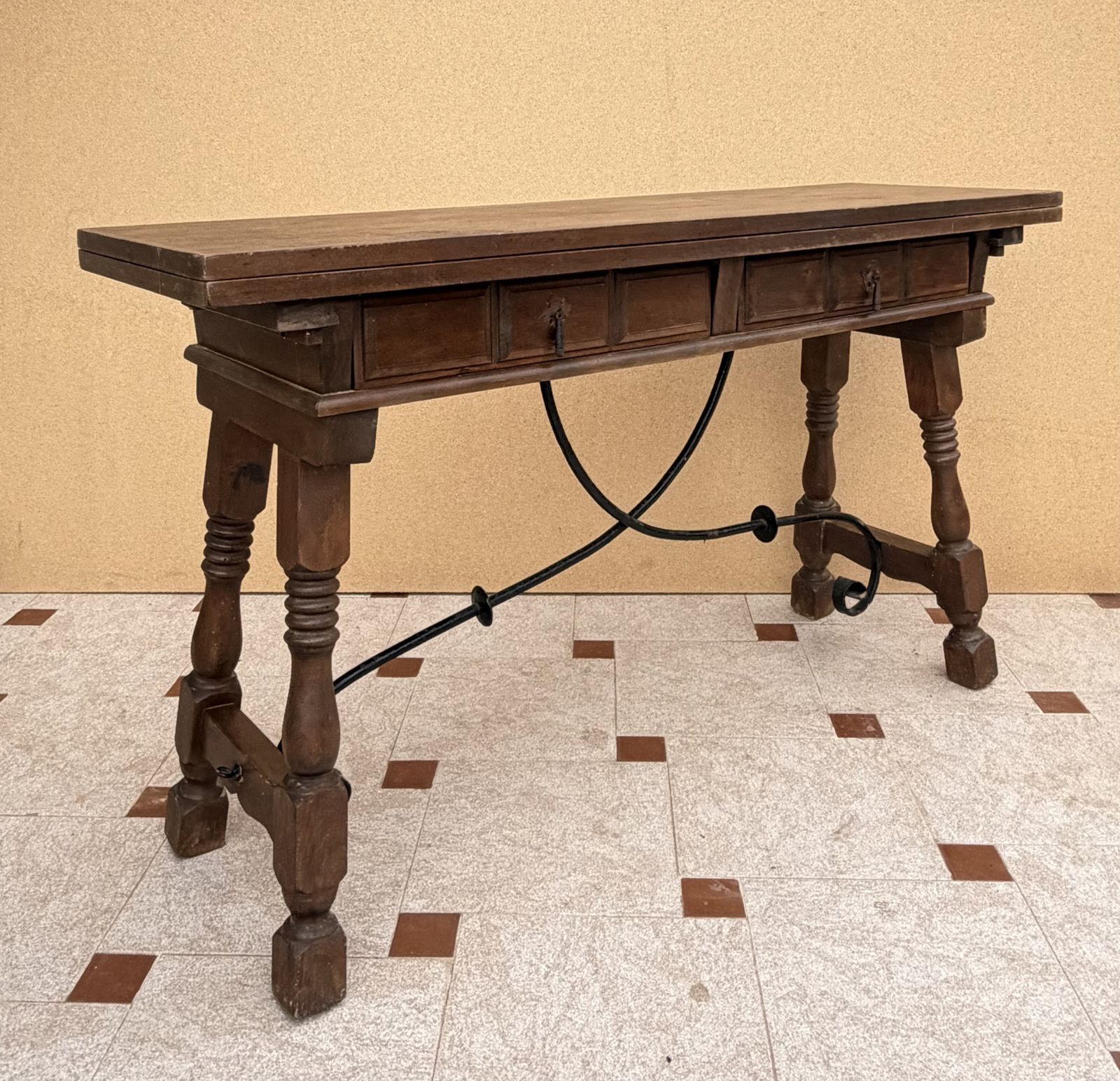 photo for sale Spaanse Klaptafel met IJzeren Verbindingsstangen, jaren 1940